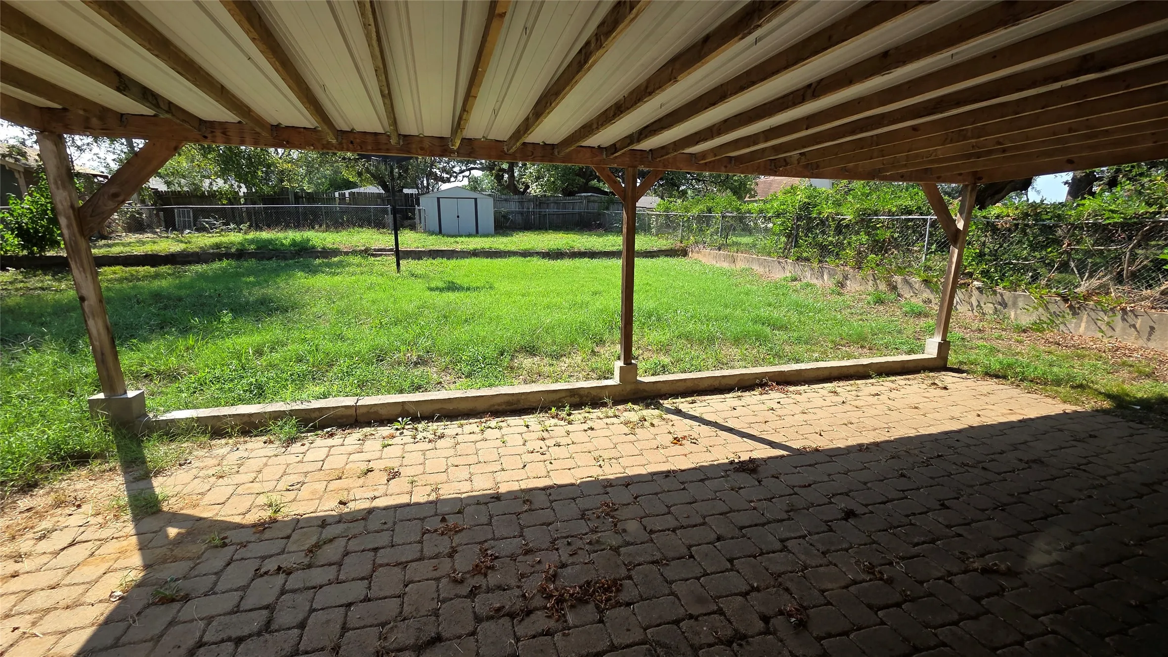 Single Family Residence For Sale in Grayson County , 2015 Brenda Avenue, Denison, Texas 75020, 3 Bedroom, 2 Bathroom, 2 Garage spaces, 1,200 Sqft, built in 1962, mls#21375279, Real Estate Agent in Denison, Homes For Sale in Grayson county, Homes For Sale in Denison, Realtor in Denison Texas, Real Estate Brokerage Independent Realty Texas, Luminita Cordes Realtor