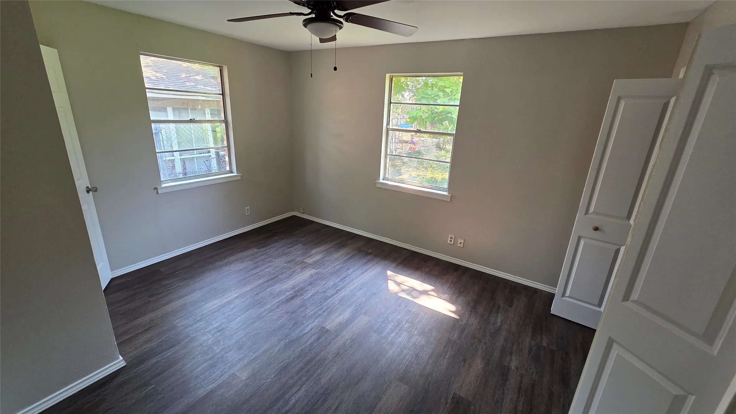 Single Family Residence For Sale in Grayson County , 2015 Brenda Avenue, Denison, Texas 75020, 3 Bedroom, 2 Bathroom, 2 Garage spaces, 1,200 Sqft, built in 1962, mls#21375279, Real Estate Agent in Denison, Homes For Sale in Grayson county, Homes For Sale in Denison, Realtor in Denison Texas, Real Estate Brokerage Independent Realty Texas, Luminita Cordes Realtor