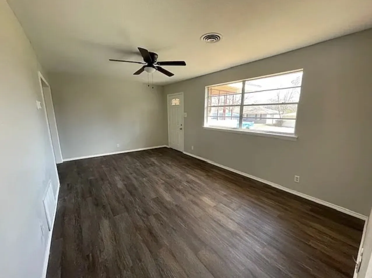 Single Family Residence For Sale in Grayson County , 2015 Brenda Avenue, Denison, Texas 75020, 3 Bedroom, 2 Bathroom, 2 Garage spaces, 1,200 Sqft, built in 1962, mls#21375279, Real Estate Agent in Denison, Homes For Sale in Grayson county, Homes For Sale in Denison, Realtor in Denison Texas, Real Estate Brokerage Independent Realty Texas, Luminita Cordes Realtor