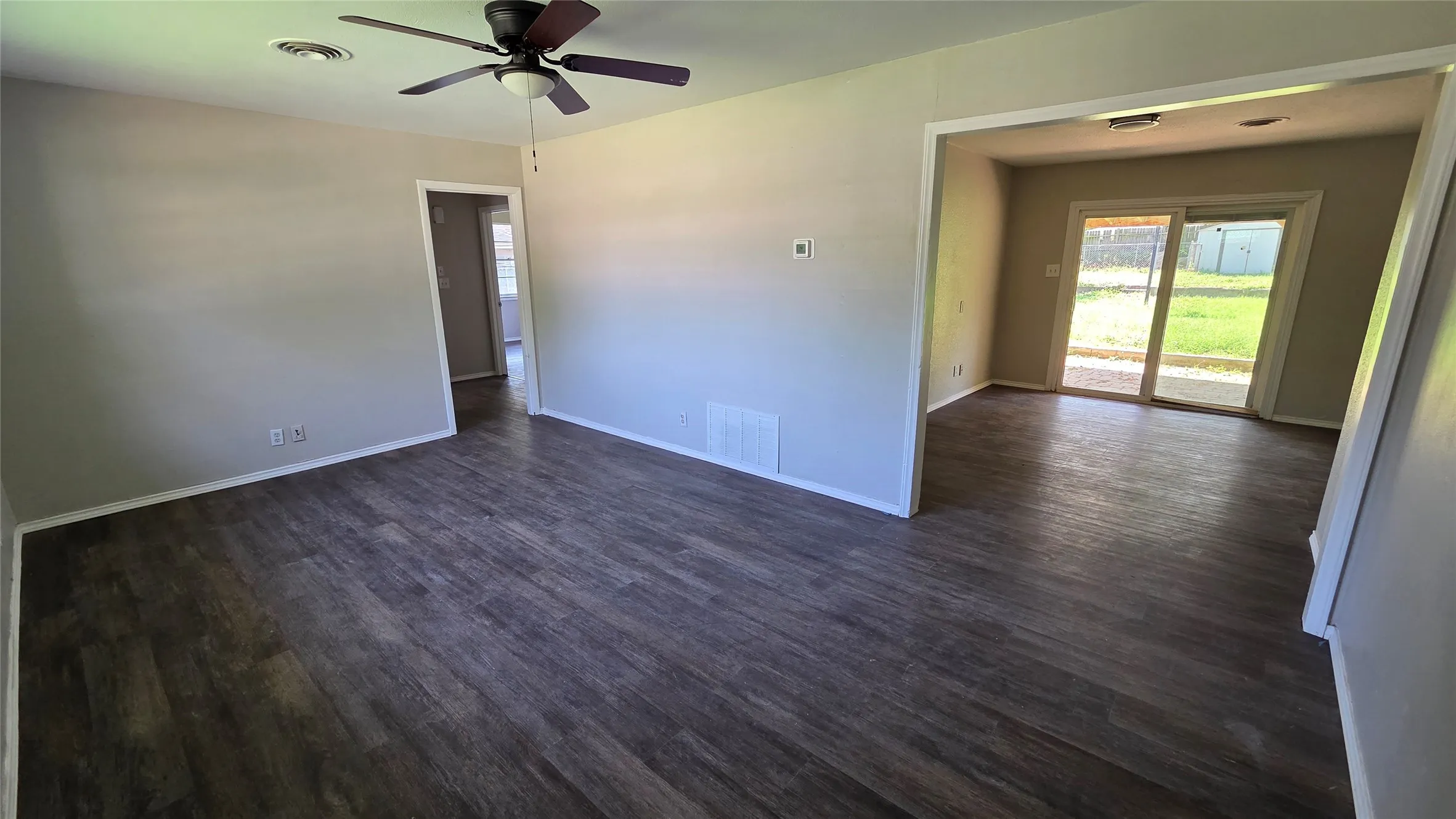 Single Family Residence For Sale in Grayson County , 2015 Brenda Avenue, Denison, Texas 75020, 3 Bedroom, 2 Bathroom, 2 Garage spaces, 1,200 Sqft, built in 1962, mls#21375279, Real Estate Agent in Denison, Homes For Sale in Grayson county, Homes For Sale in Denison, Realtor in Denison Texas, Real Estate Brokerage Independent Realty Texas, Luminita Cordes Realtor