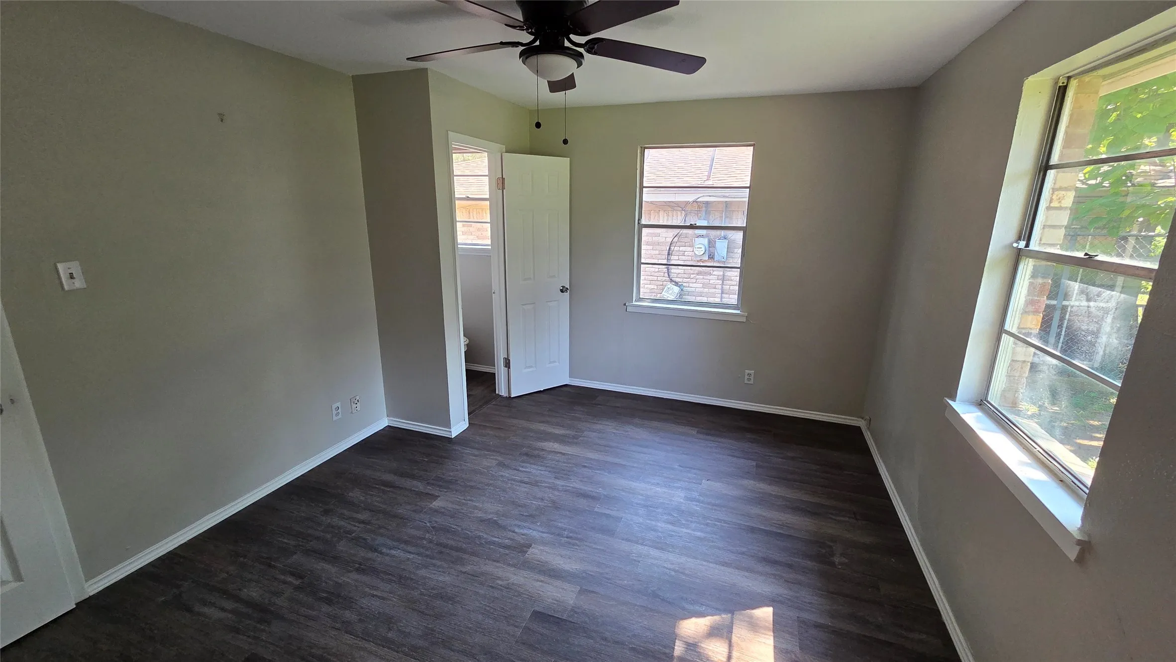 Single Family Residence For Sale in Grayson County , 2015 Brenda Avenue, Denison, Texas 75020, 3 Bedroom, 2 Bathroom, 2 Garage spaces, 1,200 Sqft, built in 1962, mls#21375279, Real Estate Agent in Denison, Homes For Sale in Grayson county, Homes For Sale in Denison, Realtor in Denison Texas, Real Estate Brokerage Independent Realty Texas, Luminita Cordes Realtor
