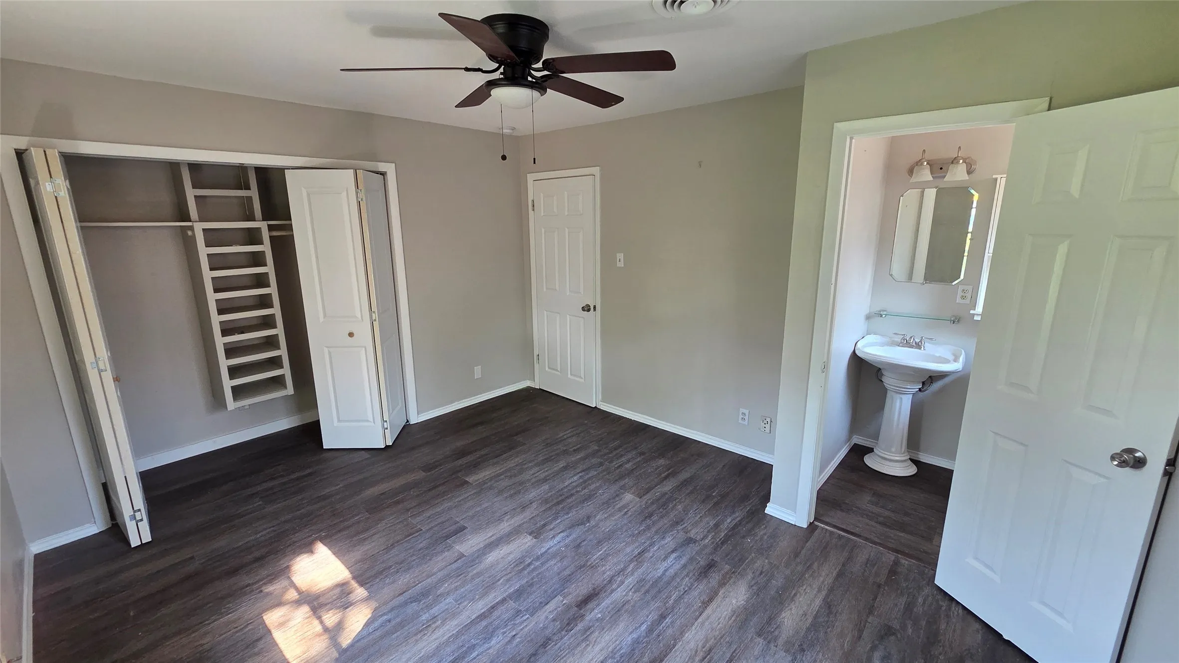 Single Family Residence For Sale in Grayson County , 2015 Brenda Avenue, Denison, Texas 75020, 3 Bedroom, 2 Bathroom, 2 Garage spaces, 1,200 Sqft, built in 1962, mls#21375279, Real Estate Agent in Denison, Homes For Sale in Grayson county, Homes For Sale in Denison, Realtor in Denison Texas, Real Estate Brokerage Independent Realty Texas, Luminita Cordes Realtor