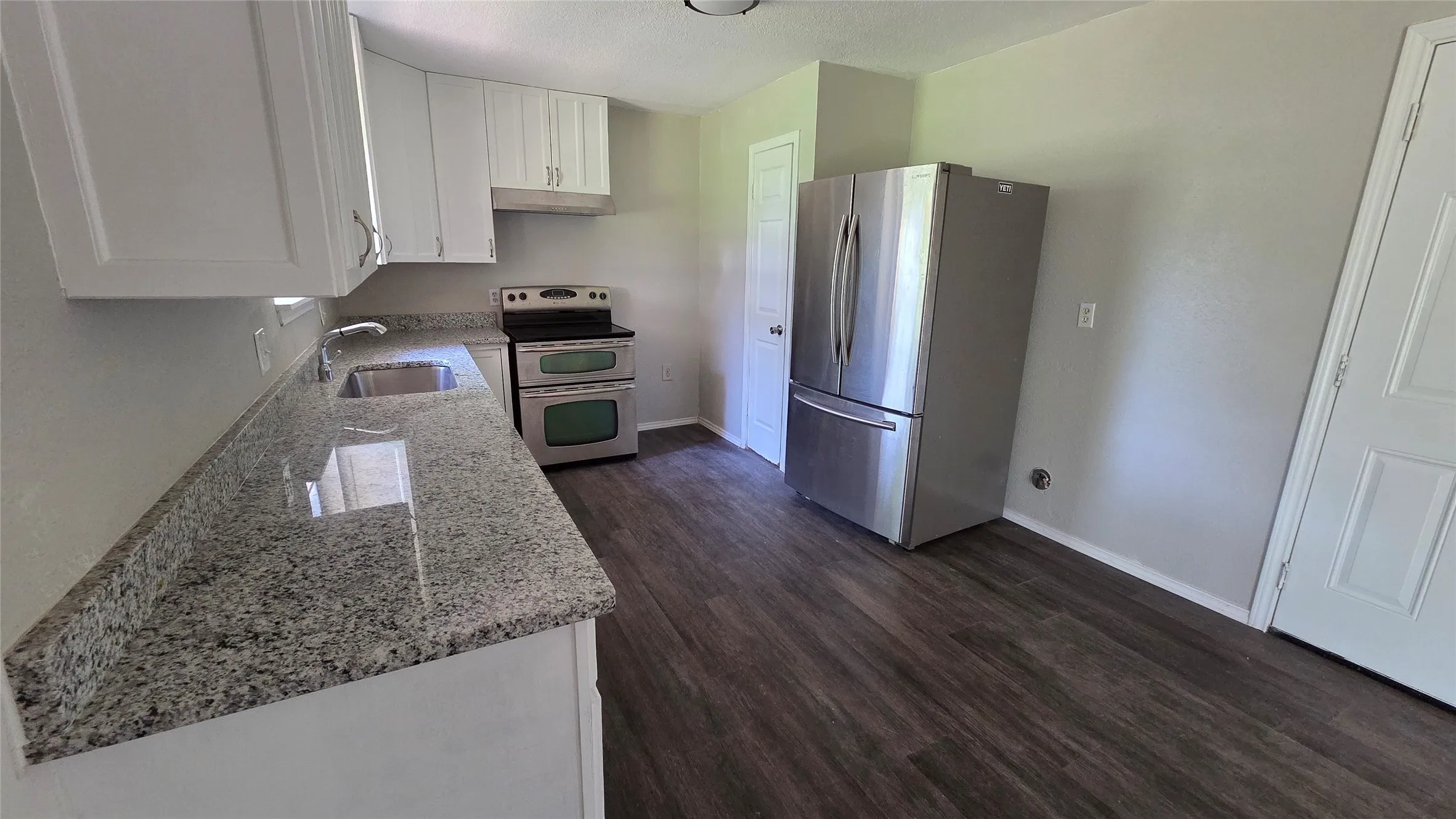 Single Family Residence For Sale in Grayson County , 2015 Brenda Avenue, Denison, Texas 75020, 3 Bedroom, 2 Bathroom, 2 Garage spaces, 1,200 Sqft, built in 1962, mls#21375279, Real Estate Agent in Denison, Homes For Sale in Grayson county, Homes For Sale in Denison, Realtor in Denison Texas, Real Estate Brokerage Independent Realty Texas, Luminita Cordes Realtor