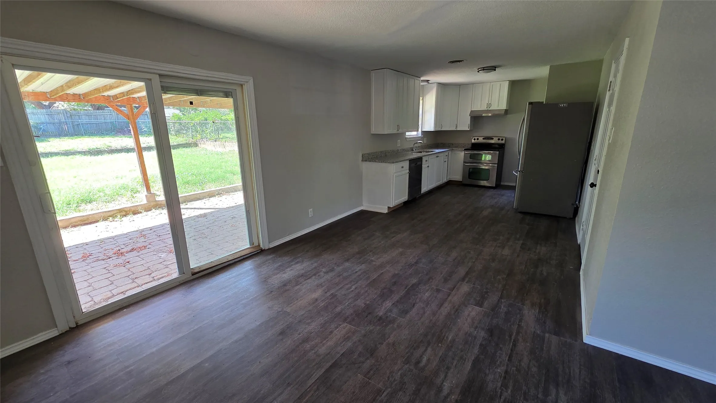 Single Family Residence For Sale in Grayson County , 2015 Brenda Avenue, Denison, Texas 75020, 3 Bedroom, 2 Bathroom, 2 Garage spaces, 1,200 Sqft, built in 1962, mls#21375279, Real Estate Agent in Denison, Homes For Sale in Grayson county, Homes For Sale in Denison, Realtor in Denison Texas, Real Estate Brokerage Independent Realty Texas, Luminita Cordes Realtor