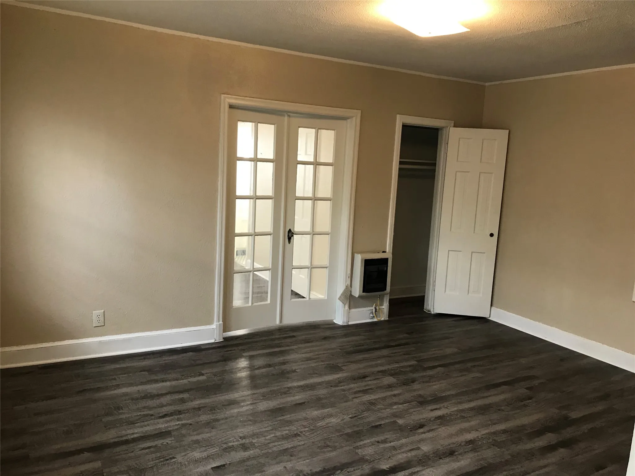 Apartment For Rent in Dallas County , 5800 Vickery Boulevard 3, Dallas, Texas 75206, 1 Bedroom, 1 Bathroom, Garage spaces, 600 Sqft, built in 1927, mls#21375284, Real Estate Agent in Dallas, Homes For Rent in Dallas county, Homes For Rent in Dallas, Realtor in Dallas Texas, Real Estate Brokerage Independent Realty Texas, Luminita Cordes Realtor