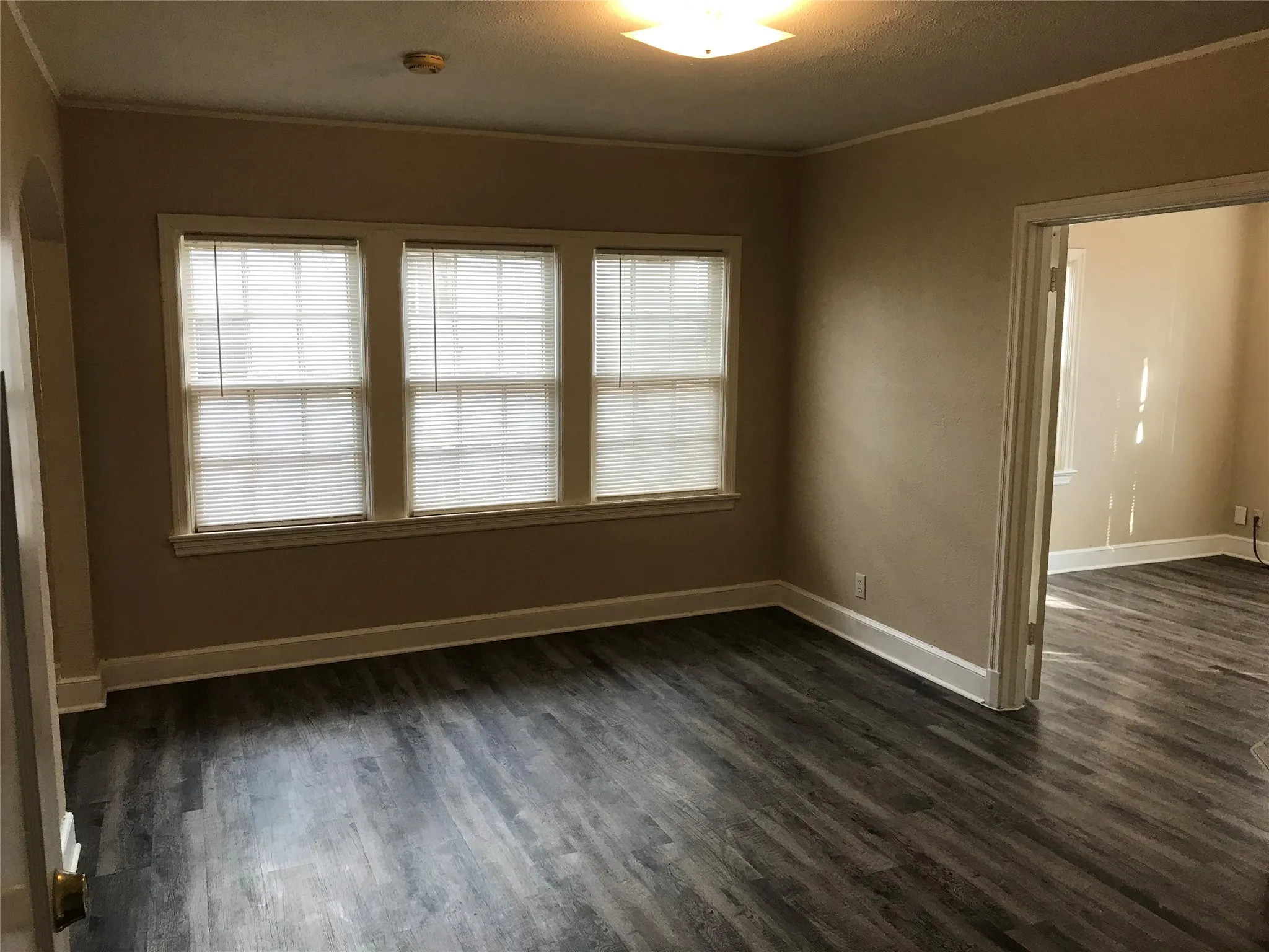 Apartment For Rent in Dallas County , 5800 Vickery Boulevard 3, Dallas, Texas 75206, 1 Bedroom, 1 Bathroom, Garage spaces, 600 Sqft, built in 1927, mls#21375284, Real Estate Agent in Dallas, Homes For Rent in Dallas county, Homes For Rent in Dallas, Realtor in Dallas Texas, Real Estate Brokerage Independent Realty Texas, Luminita Cordes Realtor