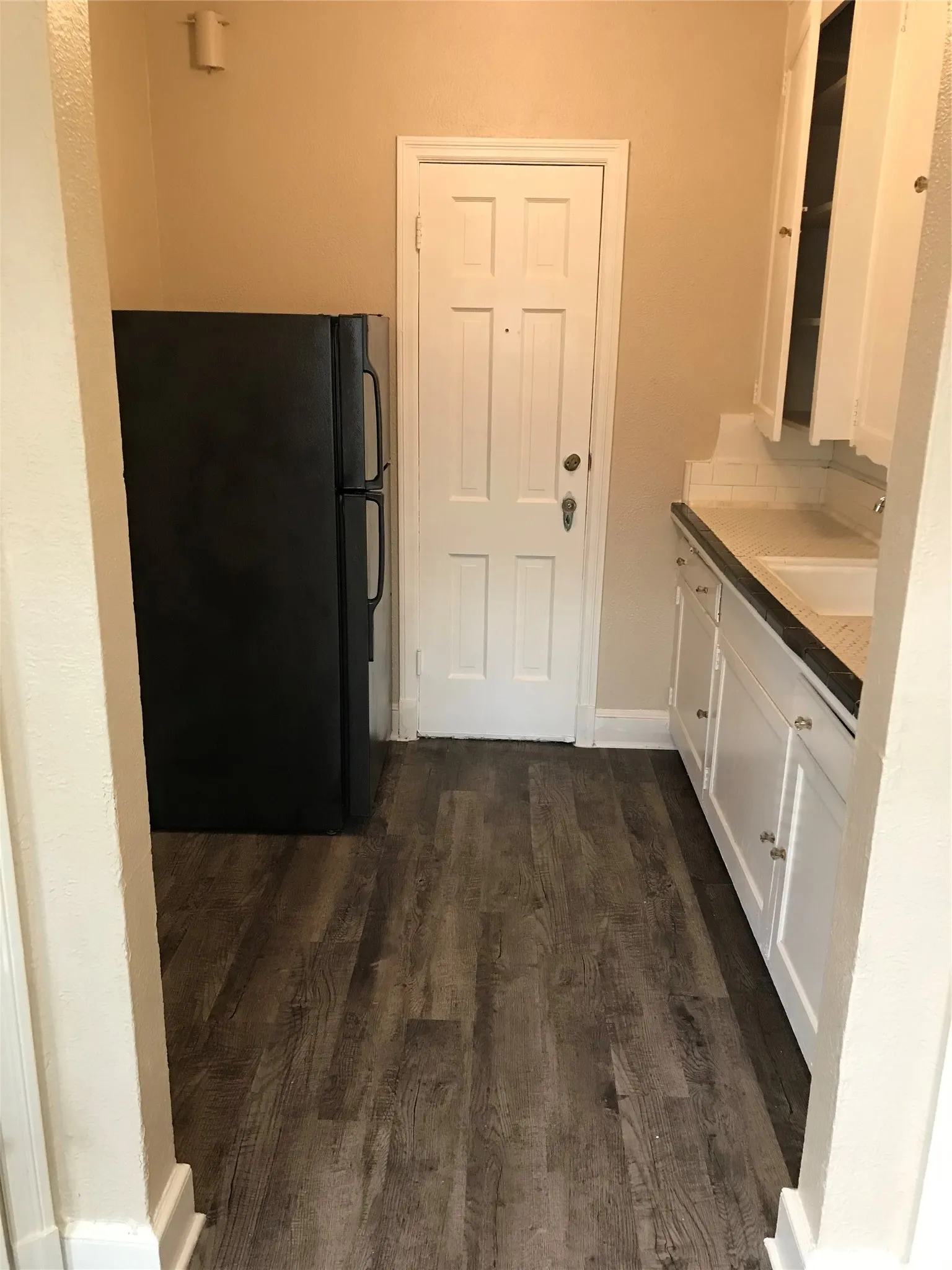 Apartment For Rent in Dallas County , 5800 Vickery Boulevard 3, Dallas, Texas 75206, 1 Bedroom, 1 Bathroom, Garage spaces, 600 Sqft, built in 1927, mls#21375284, Real Estate Agent in Dallas, Homes For Rent in Dallas county, Homes For Rent in Dallas, Realtor in Dallas Texas, Real Estate Brokerage Independent Realty Texas, Luminita Cordes Realtor