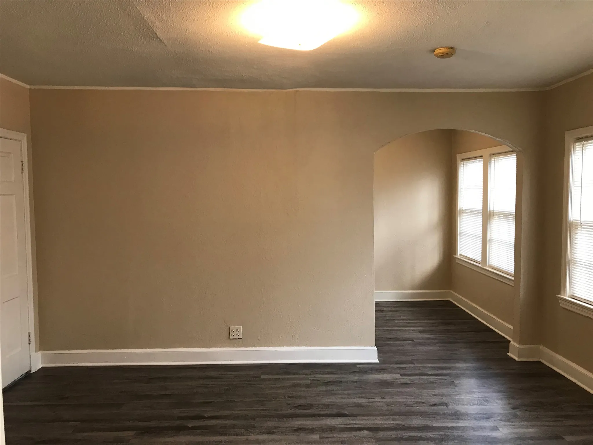 Apartment For Rent in Dallas County , 5800 Vickery Boulevard 3, Dallas, Texas 75206, 1 Bedroom, 1 Bathroom, Garage spaces, 600 Sqft, built in 1927, mls#21375284, Real Estate Agent in Dallas, Homes For Rent in Dallas county, Homes For Rent in Dallas, Realtor in Dallas Texas, Real Estate Brokerage Independent Realty Texas, Luminita Cordes Realtor