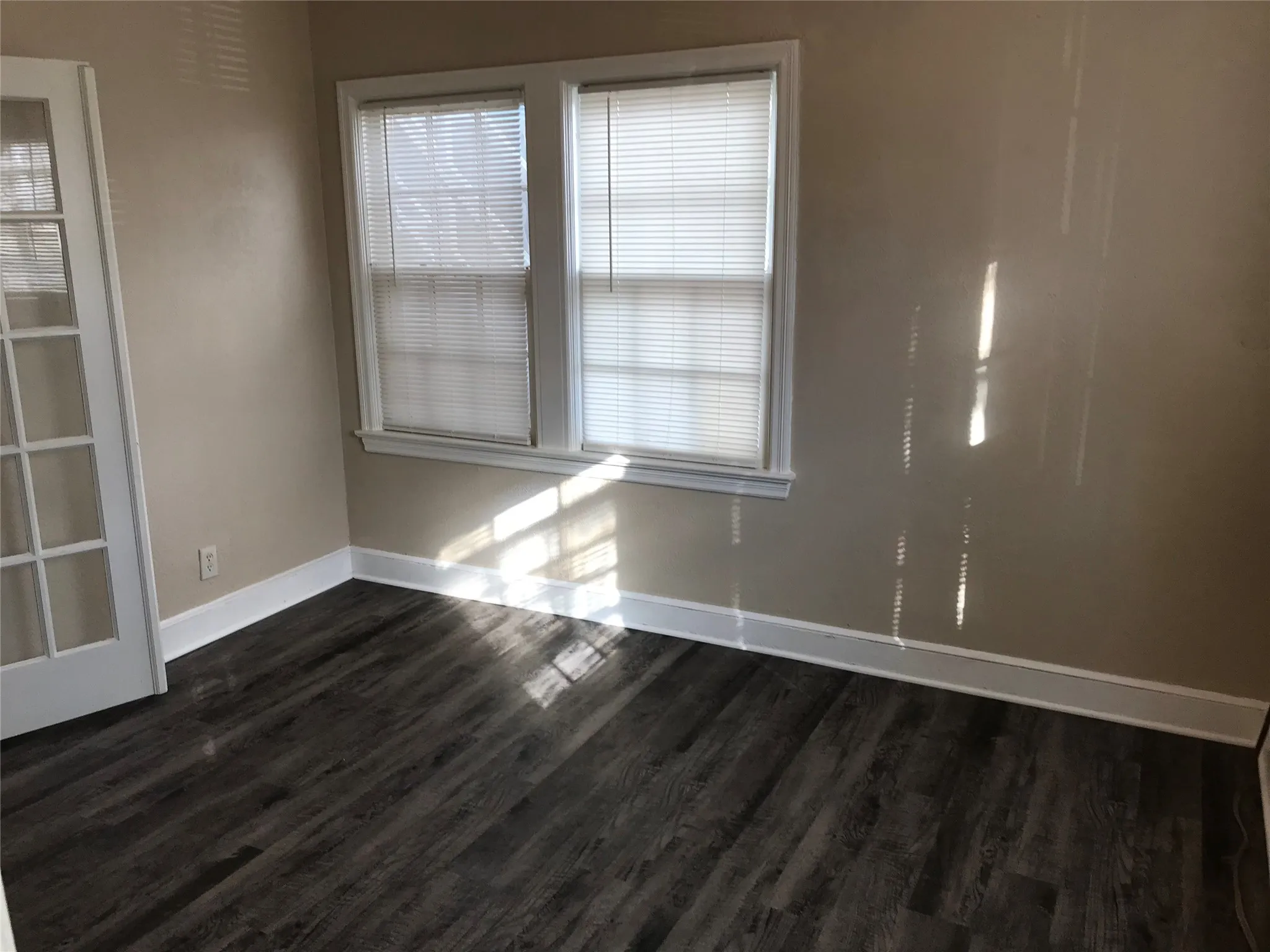 Apartment For Rent in Dallas County , 5800 Vickery Boulevard 3, Dallas, Texas 75206, 1 Bedroom, 1 Bathroom, Garage spaces, 600 Sqft, built in 1927, mls#21375284, Real Estate Agent in Dallas, Homes For Rent in Dallas county, Homes For Rent in Dallas, Realtor in Dallas Texas, Real Estate Brokerage Independent Realty Texas, Luminita Cordes Realtor