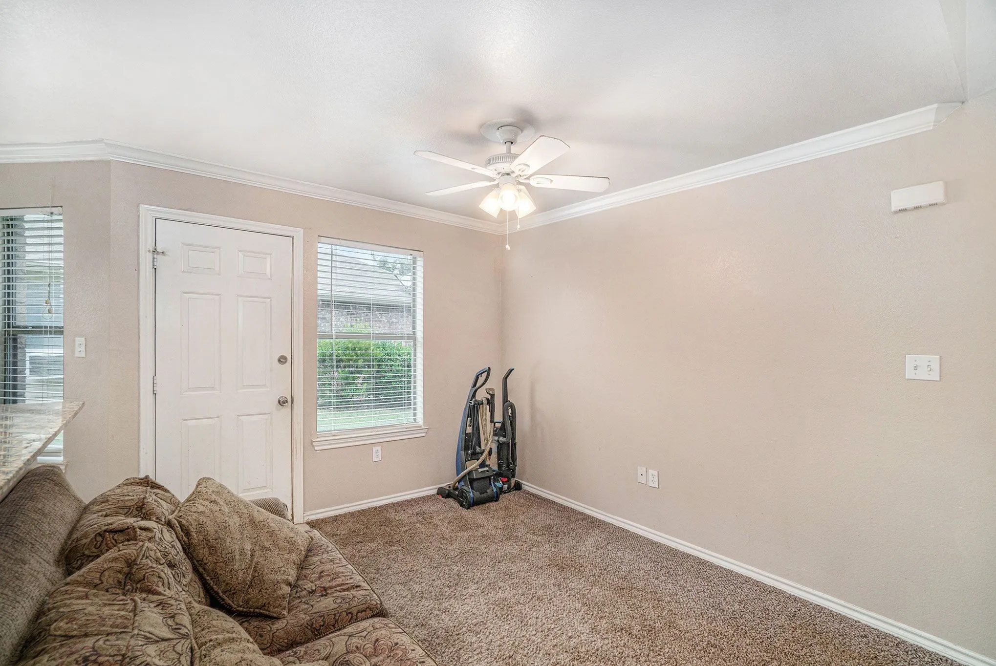 Single Family Residence For Rent in Tarrant County , 542 Mast Court, Crowley, Texas 76036, 3 Bedroom, 2 Bathroom, 2 Garage spaces, 1,205 Sqft, built in 2007, mls#21375286, Real Estate Agent in Crowley, Homes For Rent in Tarrant county, Homes For Rent in Crowley, Realtor in Crowley Texas, Real Estate Brokerage Independent Realty Texas, Luminita Cordes Realtor