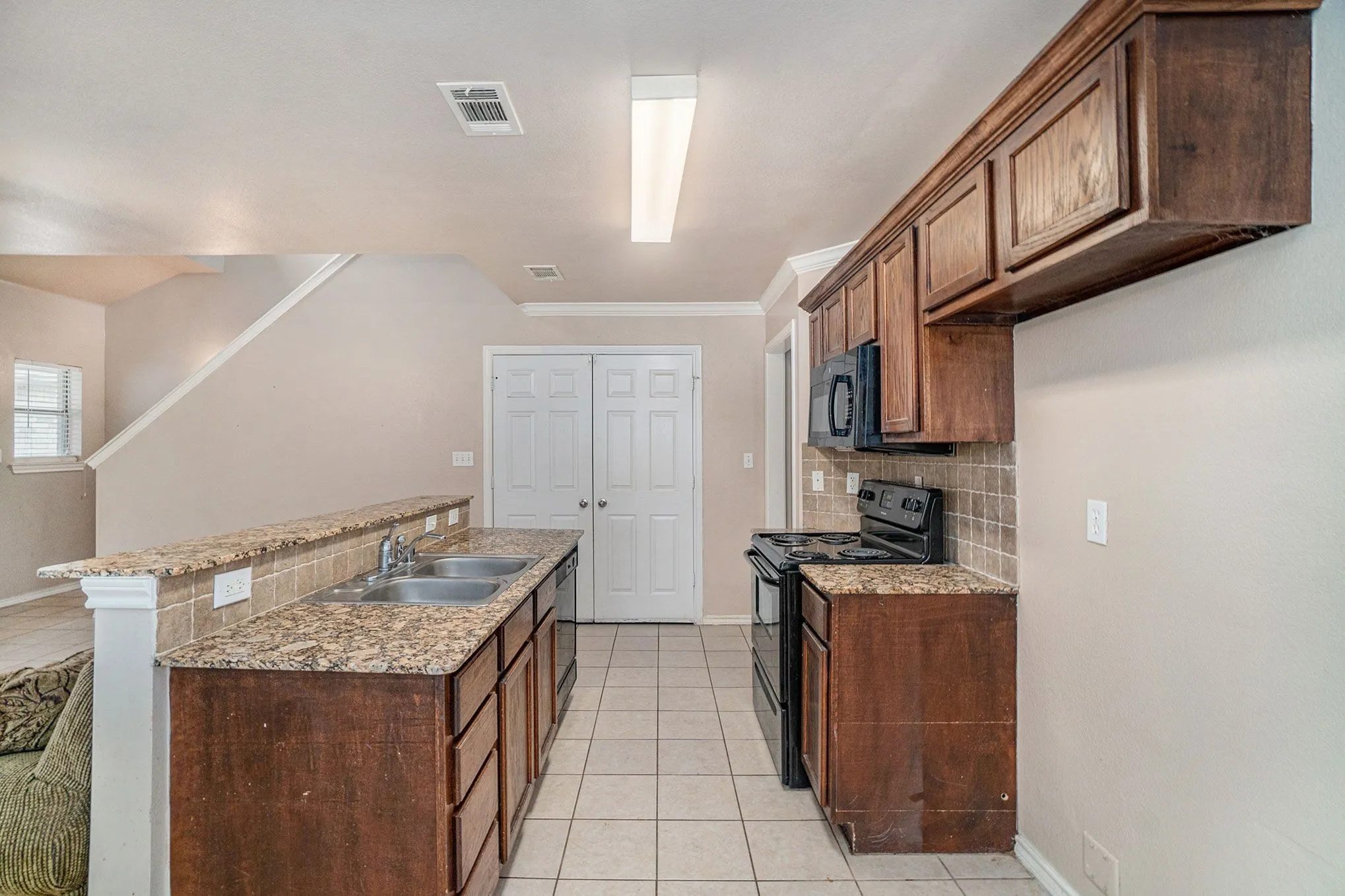 Single Family Residence For Rent in Tarrant County , 542 Mast Court, Crowley, Texas 76036, 3 Bedroom, 2 Bathroom, 2 Garage spaces, 1,205 Sqft, built in 2007, mls#21375286, Real Estate Agent in Crowley, Homes For Rent in Tarrant county, Homes For Rent in Crowley, Realtor in Crowley Texas, Real Estate Brokerage Independent Realty Texas, Luminita Cordes Realtor
