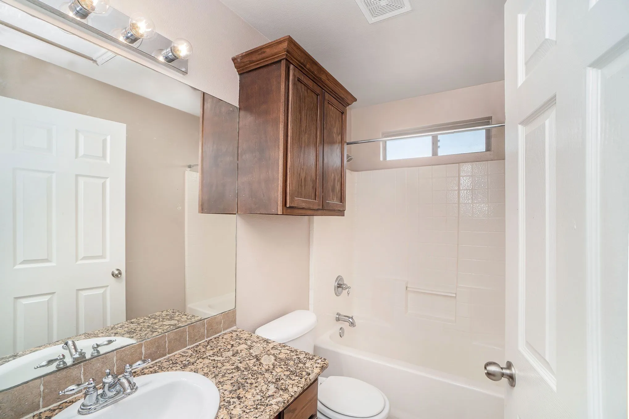 Single Family Residence For Rent in Tarrant County , 542 Mast Court, Crowley, Texas 76036, 3 Bedroom, 2 Bathroom, 2 Garage spaces, 1,205 Sqft, built in 2007, mls#21375286, Real Estate Agent in Crowley, Homes For Rent in Tarrant county, Homes For Rent in Crowley, Realtor in Crowley Texas, Real Estate Brokerage Independent Realty Texas, Luminita Cordes Realtor