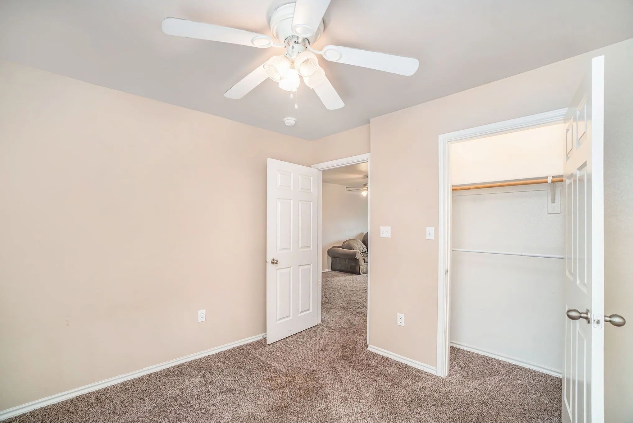 Single Family Residence For Rent in Tarrant County , 542 Mast Court, Crowley, Texas 76036, 3 Bedroom, 2 Bathroom, 2 Garage spaces, 1,205 Sqft, built in 2007, mls#21375286, Real Estate Agent in Crowley, Homes For Rent in Tarrant county, Homes For Rent in Crowley, Realtor in Crowley Texas, Real Estate Brokerage Independent Realty Texas, Luminita Cordes Realtor