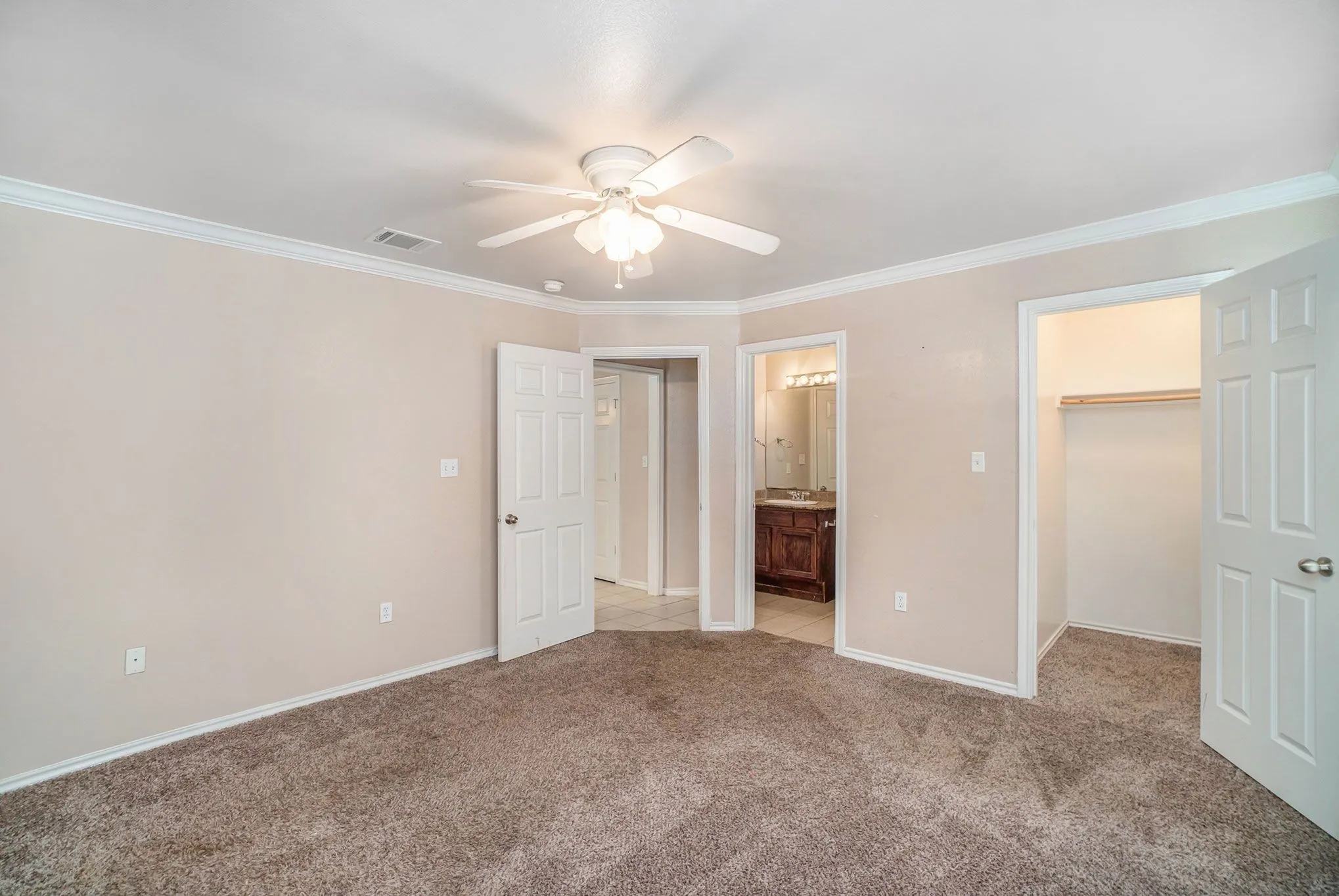 Single Family Residence For Rent in Tarrant County , 542 Mast Court, Crowley, Texas 76036, 3 Bedroom, 2 Bathroom, 2 Garage spaces, 1,205 Sqft, built in 2007, mls#21375286, Real Estate Agent in Crowley, Homes For Rent in Tarrant county, Homes For Rent in Crowley, Realtor in Crowley Texas, Real Estate Brokerage Independent Realty Texas, Luminita Cordes Realtor