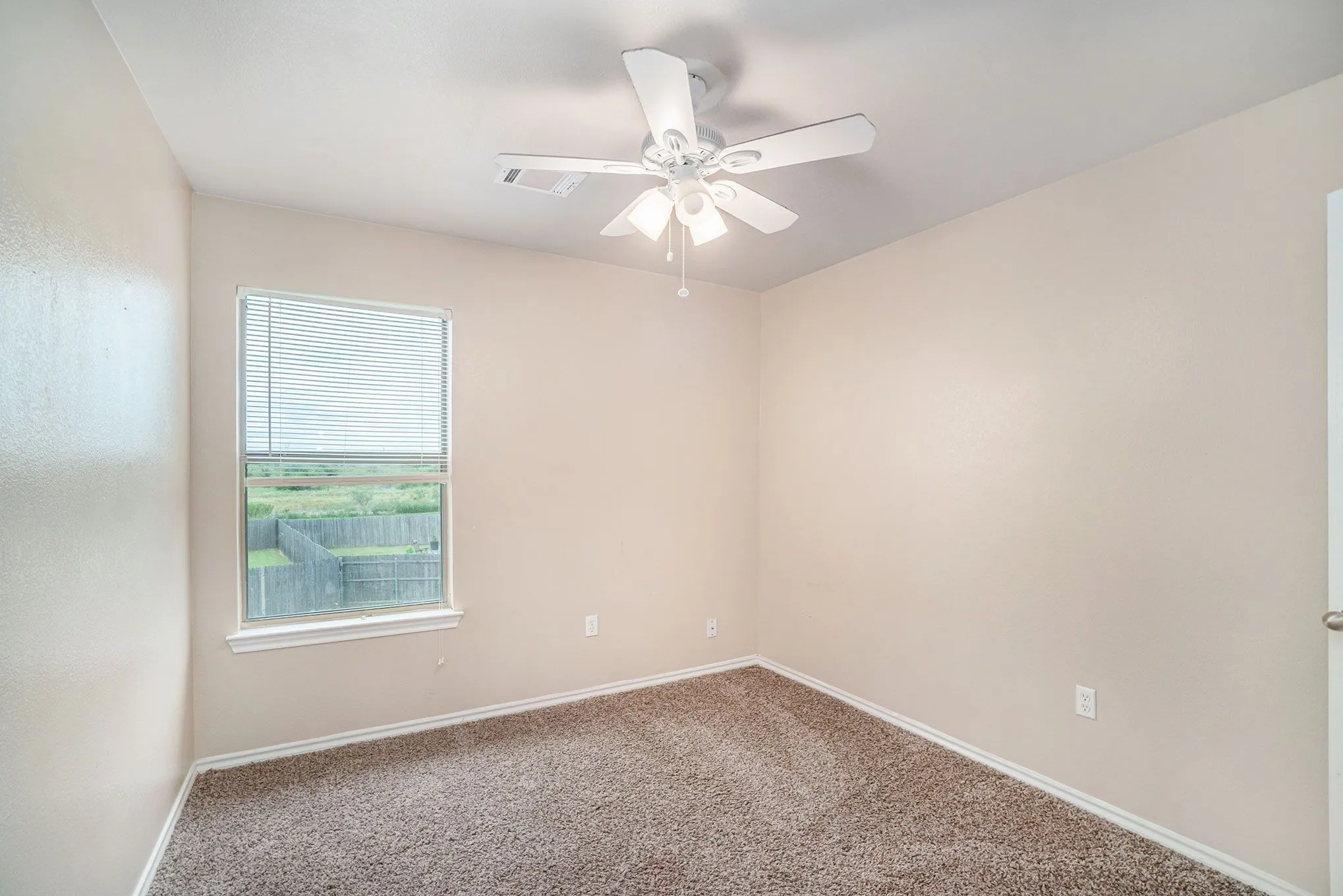 Single Family Residence For Rent in Tarrant County , 542 Mast Court, Crowley, Texas 76036, 3 Bedroom, 2 Bathroom, 2 Garage spaces, 1,205 Sqft, built in 2007, mls#21375286, Real Estate Agent in Crowley, Homes For Rent in Tarrant county, Homes For Rent in Crowley, Realtor in Crowley Texas, Real Estate Brokerage Independent Realty Texas, Luminita Cordes Realtor