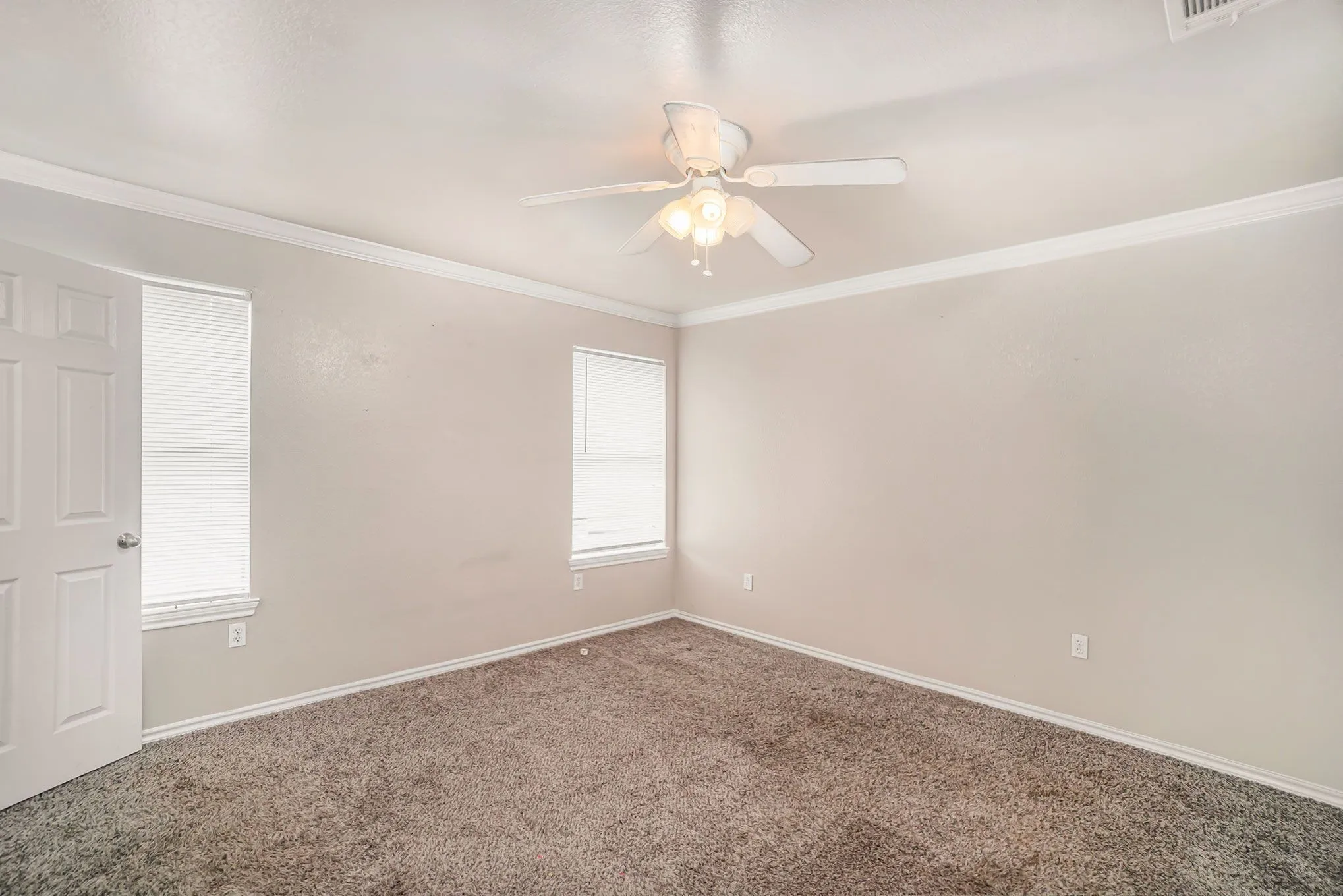 Single Family Residence For Rent in Tarrant County , 542 Mast Court, Crowley, Texas 76036, 3 Bedroom, 2 Bathroom, 2 Garage spaces, 1,205 Sqft, built in 2007, mls#21375286, Real Estate Agent in Crowley, Homes For Rent in Tarrant county, Homes For Rent in Crowley, Realtor in Crowley Texas, Real Estate Brokerage Independent Realty Texas, Luminita Cordes Realtor