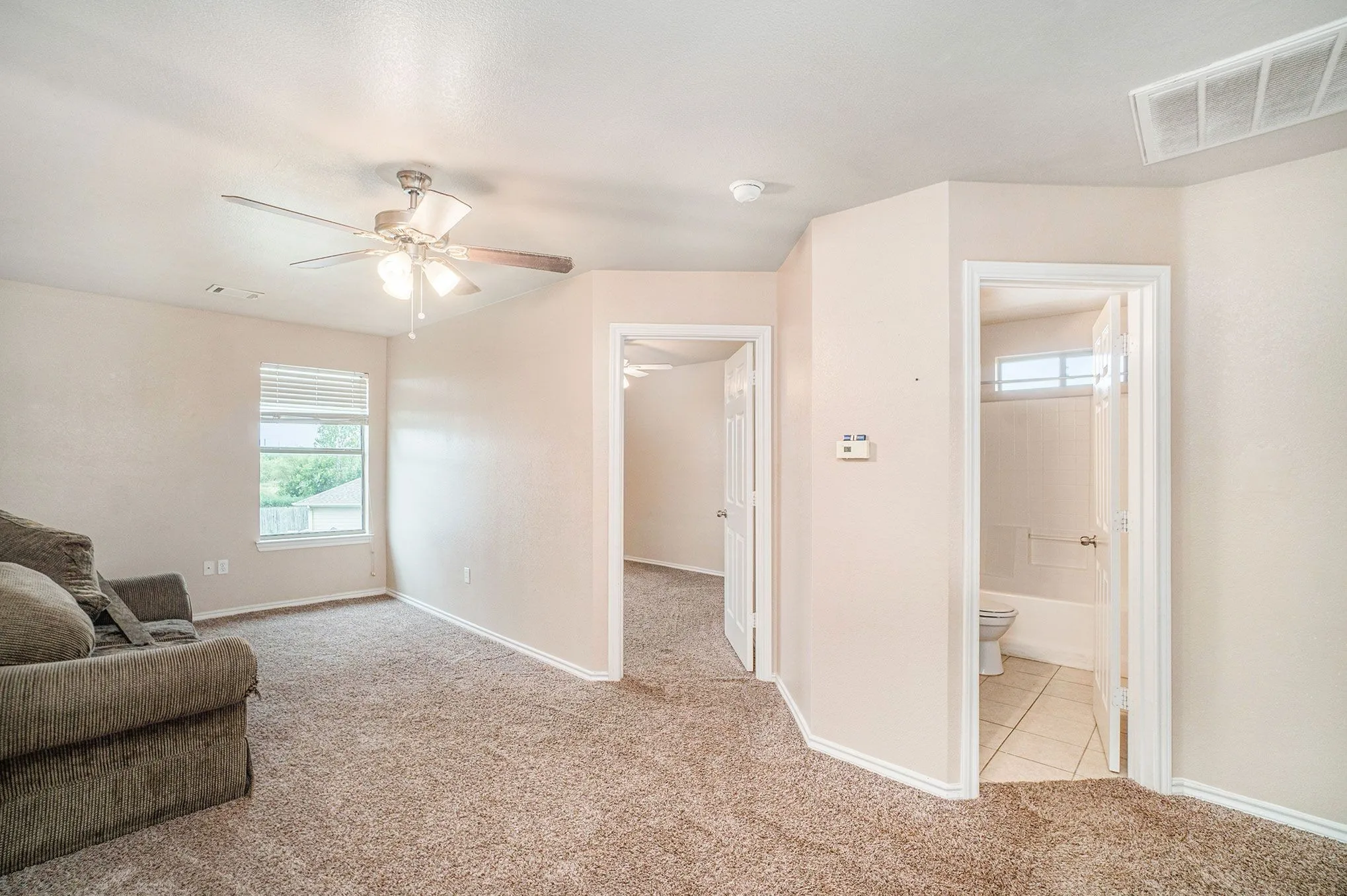 Single Family Residence For Rent in Tarrant County , 542 Mast Court, Crowley, Texas 76036, 3 Bedroom, 2 Bathroom, 2 Garage spaces, 1,205 Sqft, built in 2007, mls#21375286, Real Estate Agent in Crowley, Homes For Rent in Tarrant county, Homes For Rent in Crowley, Realtor in Crowley Texas, Real Estate Brokerage Independent Realty Texas, Luminita Cordes Realtor