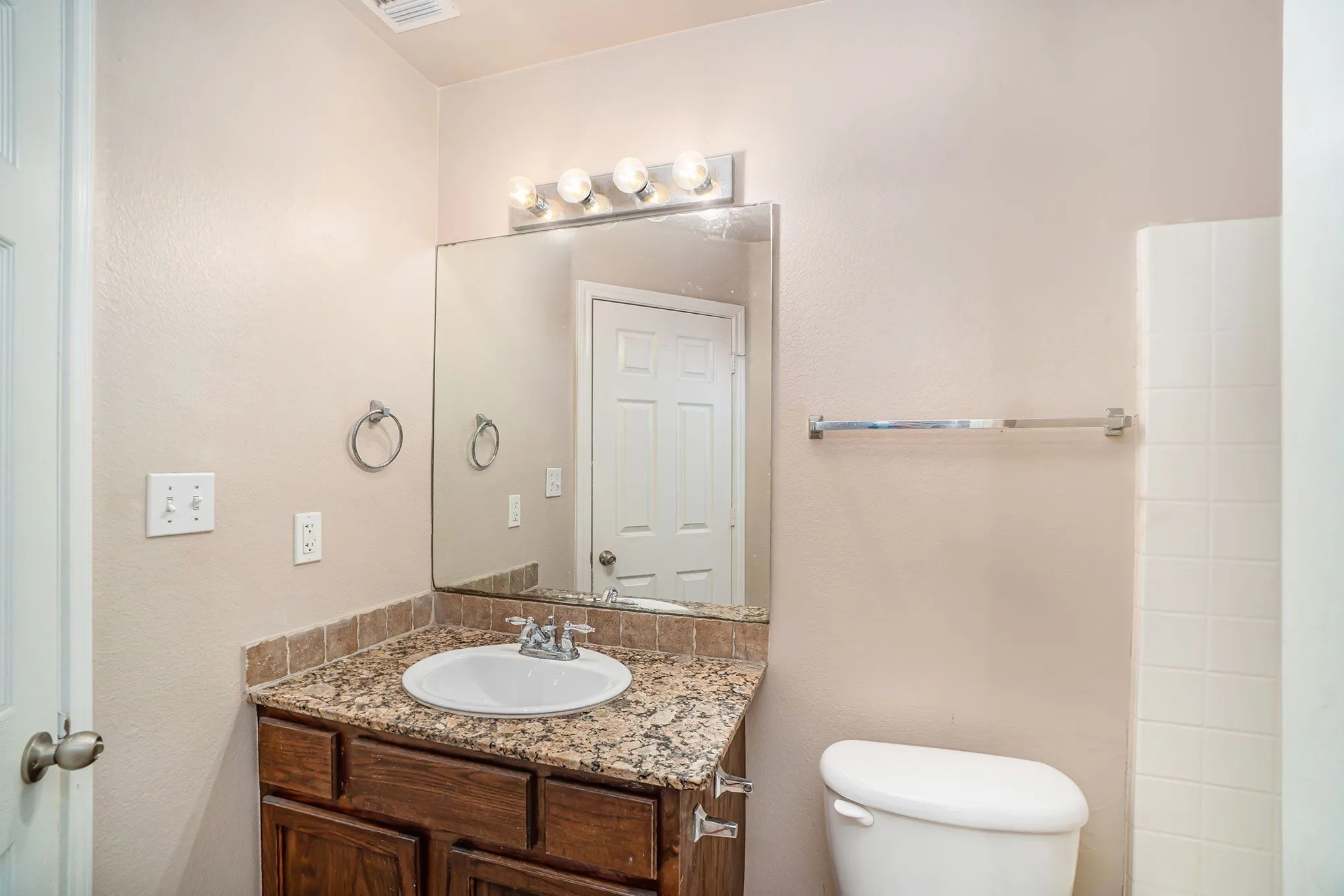 Single Family Residence For Rent in Tarrant County , 542 Mast Court, Crowley, Texas 76036, 3 Bedroom, 2 Bathroom, 2 Garage spaces, 1,205 Sqft, built in 2007, mls#21375286, Real Estate Agent in Crowley, Homes For Rent in Tarrant county, Homes For Rent in Crowley, Realtor in Crowley Texas, Real Estate Brokerage Independent Realty Texas, Luminita Cordes Realtor