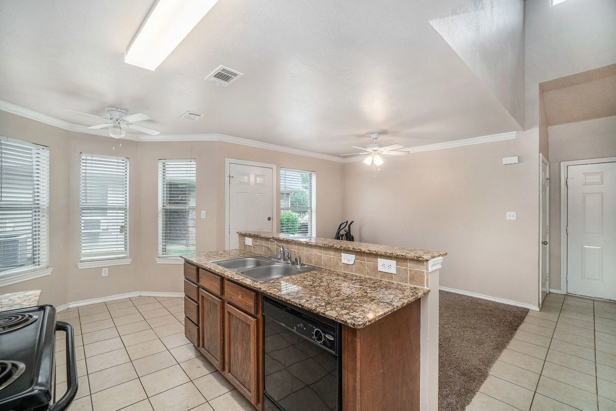 Single Family Residence For Rent in Tarrant County , 542 Mast Court, Crowley, Texas 76036, 3 Bedroom, 2 Bathroom, 2 Garage spaces, 1,205 Sqft, built in 2007, mls#21375286, Real Estate Agent in Crowley, Homes For Rent in Tarrant county, Homes For Rent in Crowley, Realtor in Crowley Texas, Real Estate Brokerage Independent Realty Texas, Luminita Cordes Realtor