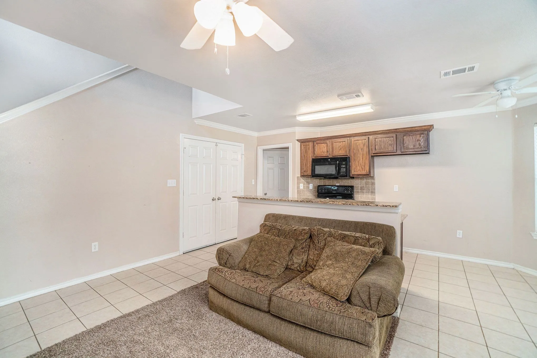 Single Family Residence For Rent in Tarrant County , 542 Mast Court, Crowley, Texas 76036, 3 Bedroom, 2 Bathroom, 2 Garage spaces, 1,205 Sqft, built in 2007, mls#21375286, Real Estate Agent in Crowley, Homes For Rent in Tarrant county, Homes For Rent in Crowley, Realtor in Crowley Texas, Real Estate Brokerage Independent Realty Texas, Luminita Cordes Realtor