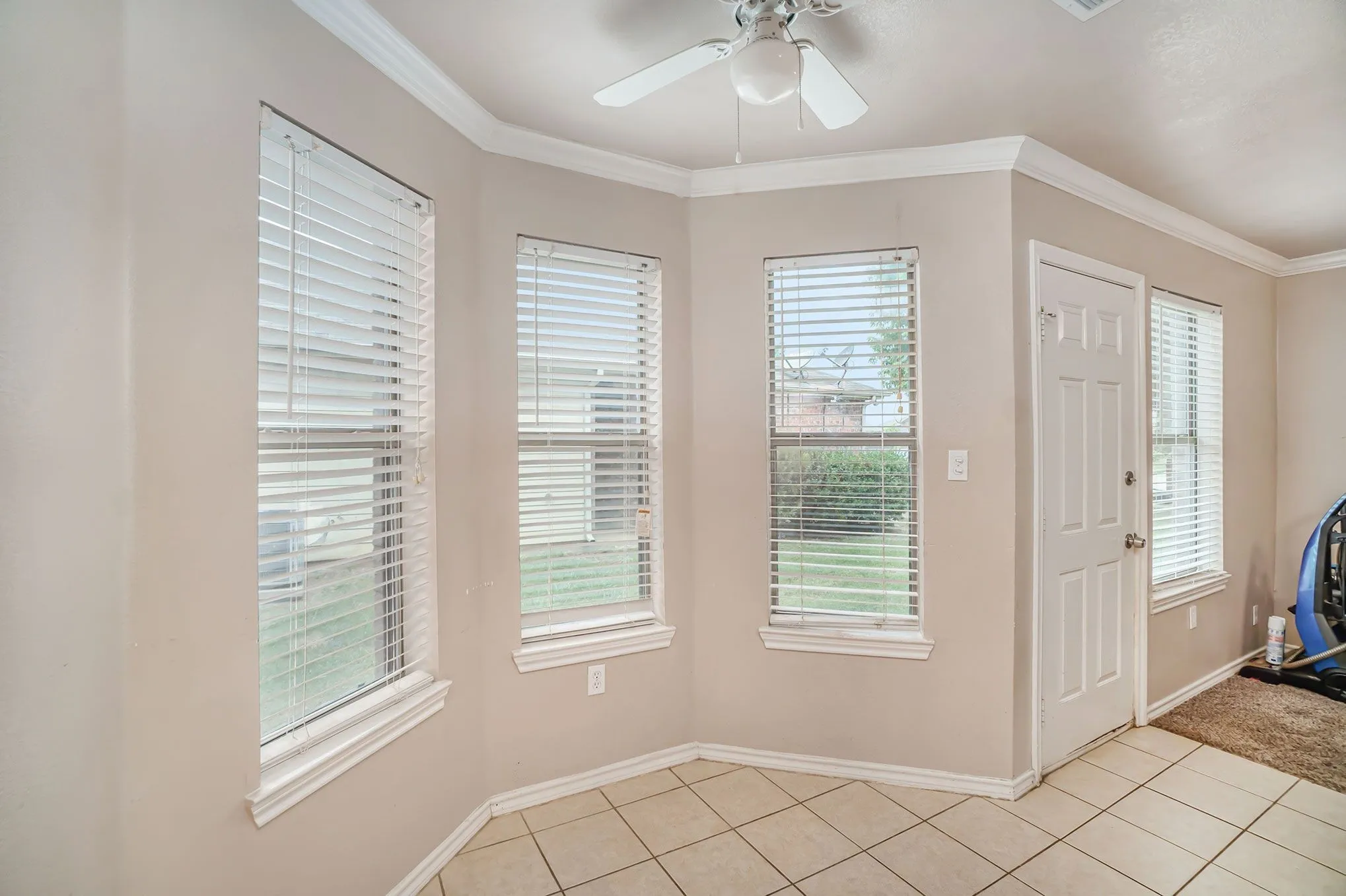 Single Family Residence For Rent in Tarrant County , 542 Mast Court, Crowley, Texas 76036, 3 Bedroom, 2 Bathroom, 2 Garage spaces, 1,205 Sqft, built in 2007, mls#21375286, Real Estate Agent in Crowley, Homes For Rent in Tarrant county, Homes For Rent in Crowley, Realtor in Crowley Texas, Real Estate Brokerage Independent Realty Texas, Luminita Cordes Realtor