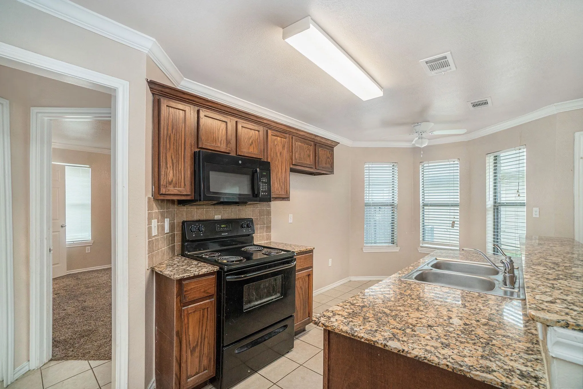 Single Family Residence For Rent in Tarrant County , 542 Mast Court, Crowley, Texas 76036, 3 Bedroom, 2 Bathroom, 2 Garage spaces, 1,205 Sqft, built in 2007, mls#21375286, Real Estate Agent in Crowley, Homes For Rent in Tarrant county, Homes For Rent in Crowley, Realtor in Crowley Texas, Real Estate Brokerage Independent Realty Texas, Luminita Cordes Realtor