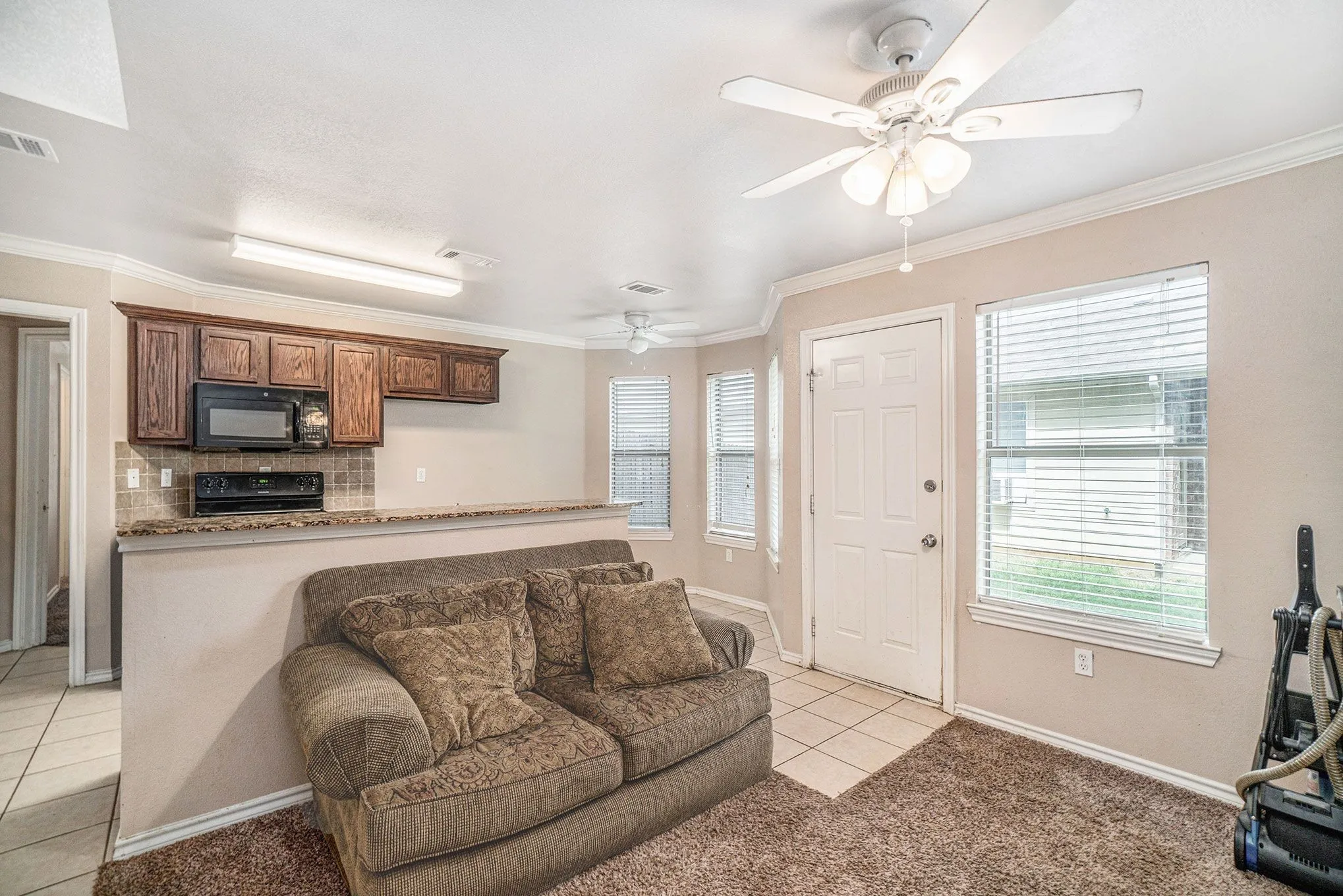Single Family Residence For Rent in Tarrant County , 542 Mast Court, Crowley, Texas 76036, 3 Bedroom, 2 Bathroom, 2 Garage spaces, 1,205 Sqft, built in 2007, mls#21375286, Real Estate Agent in Crowley, Homes For Rent in Tarrant county, Homes For Rent in Crowley, Realtor in Crowley Texas, Real Estate Brokerage Independent Realty Texas, Luminita Cordes Realtor