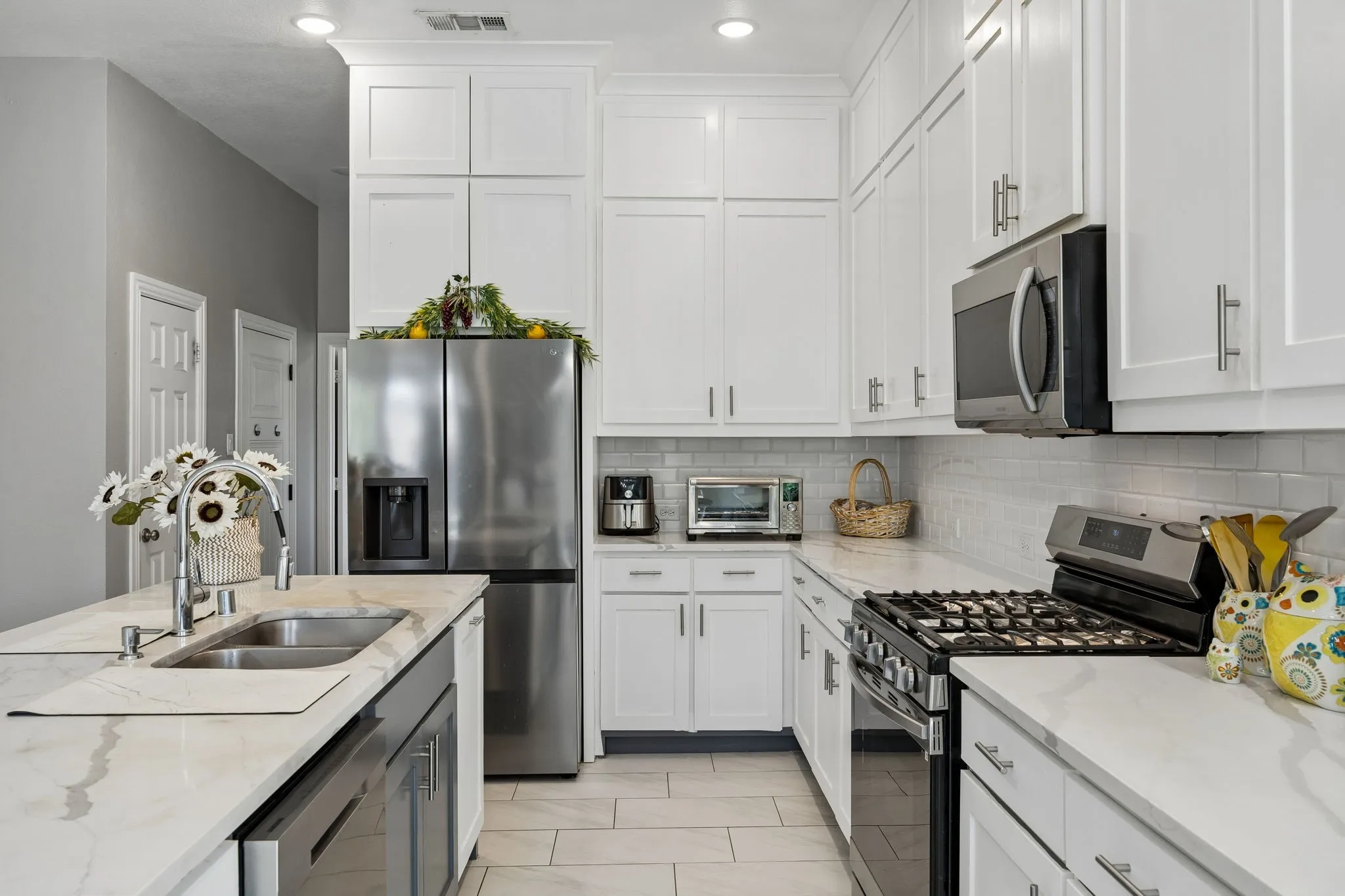 Single Family Residence For Rent in Dallas County , 431 W Pioneer Drive, Irving, Texas 75061, 4 Bedroom, 3 Bathroom, 2 Garage spaces, 2,632 Sqft, built in 2020, mls#21375206, Real Estate Agent in Irving, Homes For Rent in Dallas county, Homes For Rent in Irving, Realtor in Irving Texas, Real Estate Brokerage Independent Realty Texas, Luminita Cordes Realtor