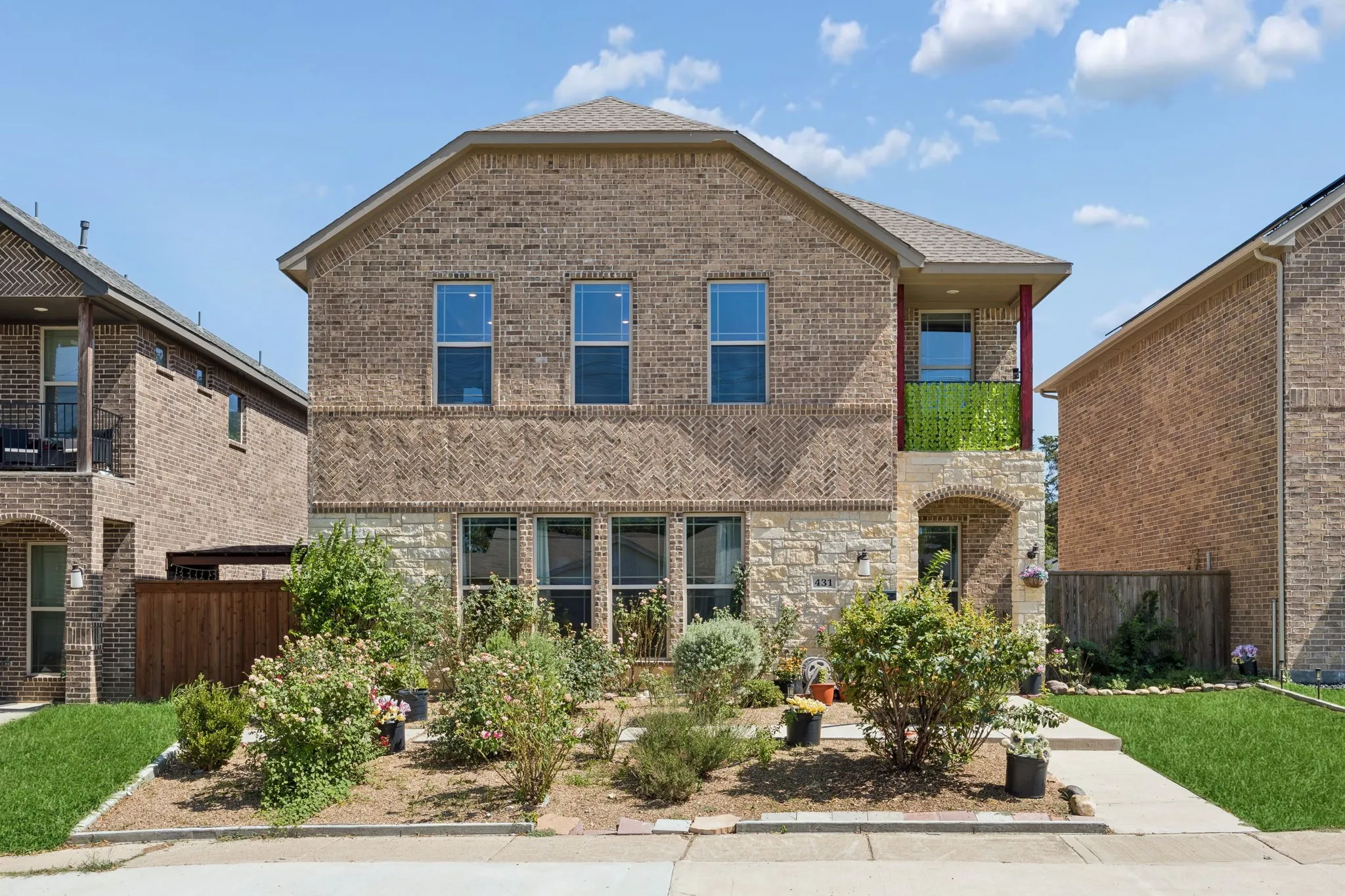 Single Family Residence For Rent in Dallas County , 431 W Pioneer Drive, Irving, Texas 75061, 4 Bedroom, 3 Bathroom, 2 Garage spaces, 2,632 Sqft, built in 2020, mls#21375206, Real Estate Agent in Irving, Homes For Rent in Dallas county, Homes For Rent in Irving, Realtor in Irving Texas, Real Estate Brokerage Independent Realty Texas, Luminita Cordes Realtor