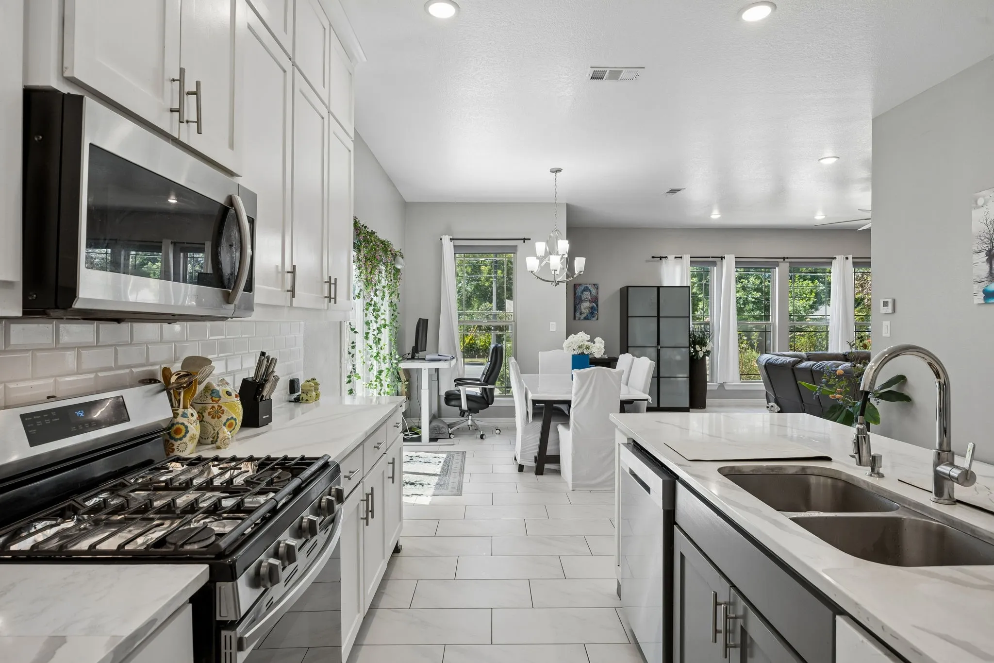 Single Family Residence For Rent in Dallas County , 431 W Pioneer Drive, Irving, Texas 75061, 4 Bedroom, 3 Bathroom, 2 Garage spaces, 2,632 Sqft, built in 2020, mls#21375206, Real Estate Agent in Irving, Homes For Rent in Dallas county, Homes For Rent in Irving, Realtor in Irving Texas, Real Estate Brokerage Independent Realty Texas, Luminita Cordes Realtor