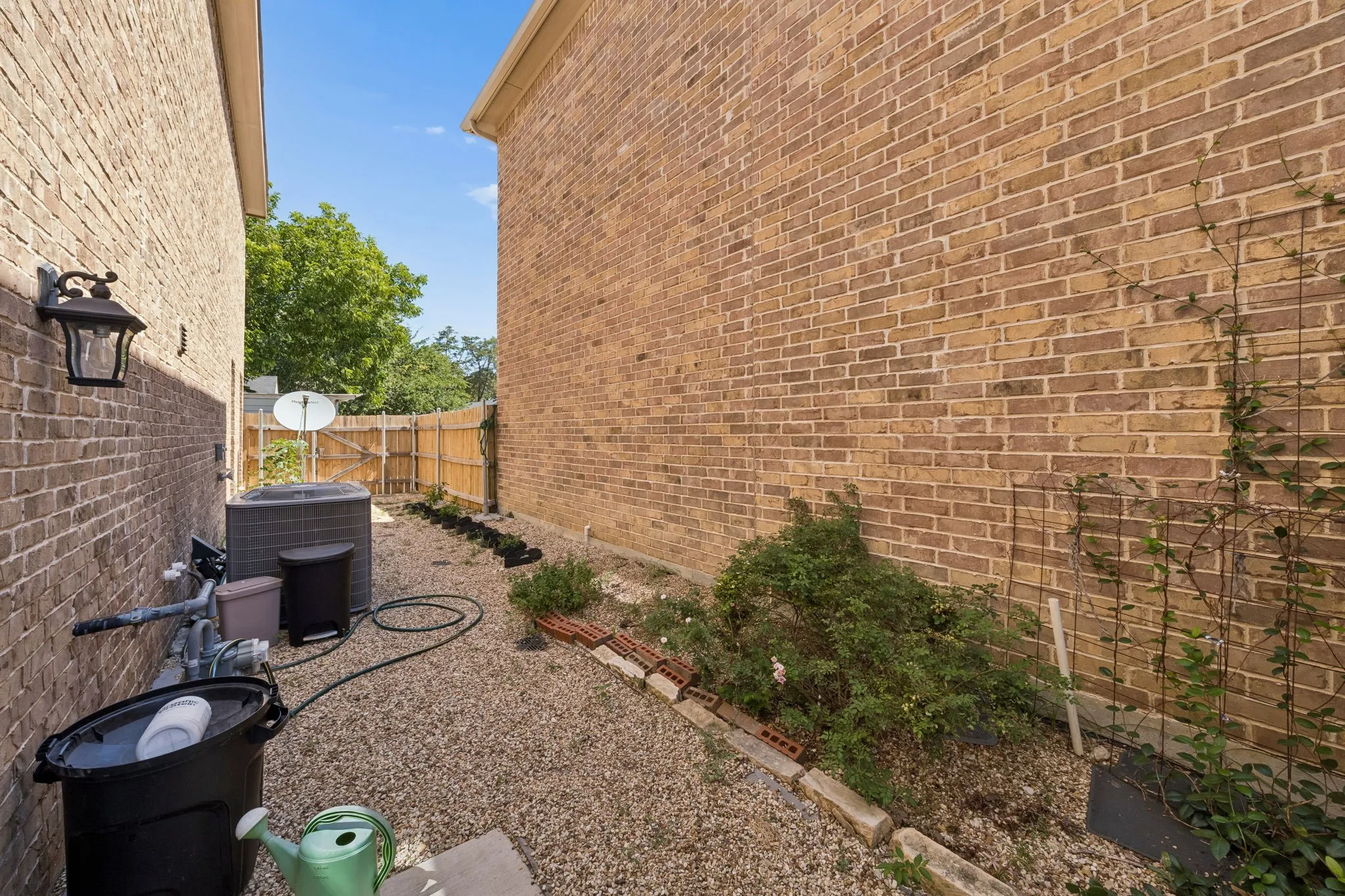Single Family Residence For Rent in Dallas County , 431 W Pioneer Drive, Irving, Texas 75061, 4 Bedroom, 3 Bathroom, 2 Garage spaces, 2,632 Sqft, built in 2020, mls#21375206, Real Estate Agent in Irving, Homes For Rent in Dallas county, Homes For Rent in Irving, Realtor in Irving Texas, Real Estate Brokerage Independent Realty Texas, Luminita Cordes Realtor