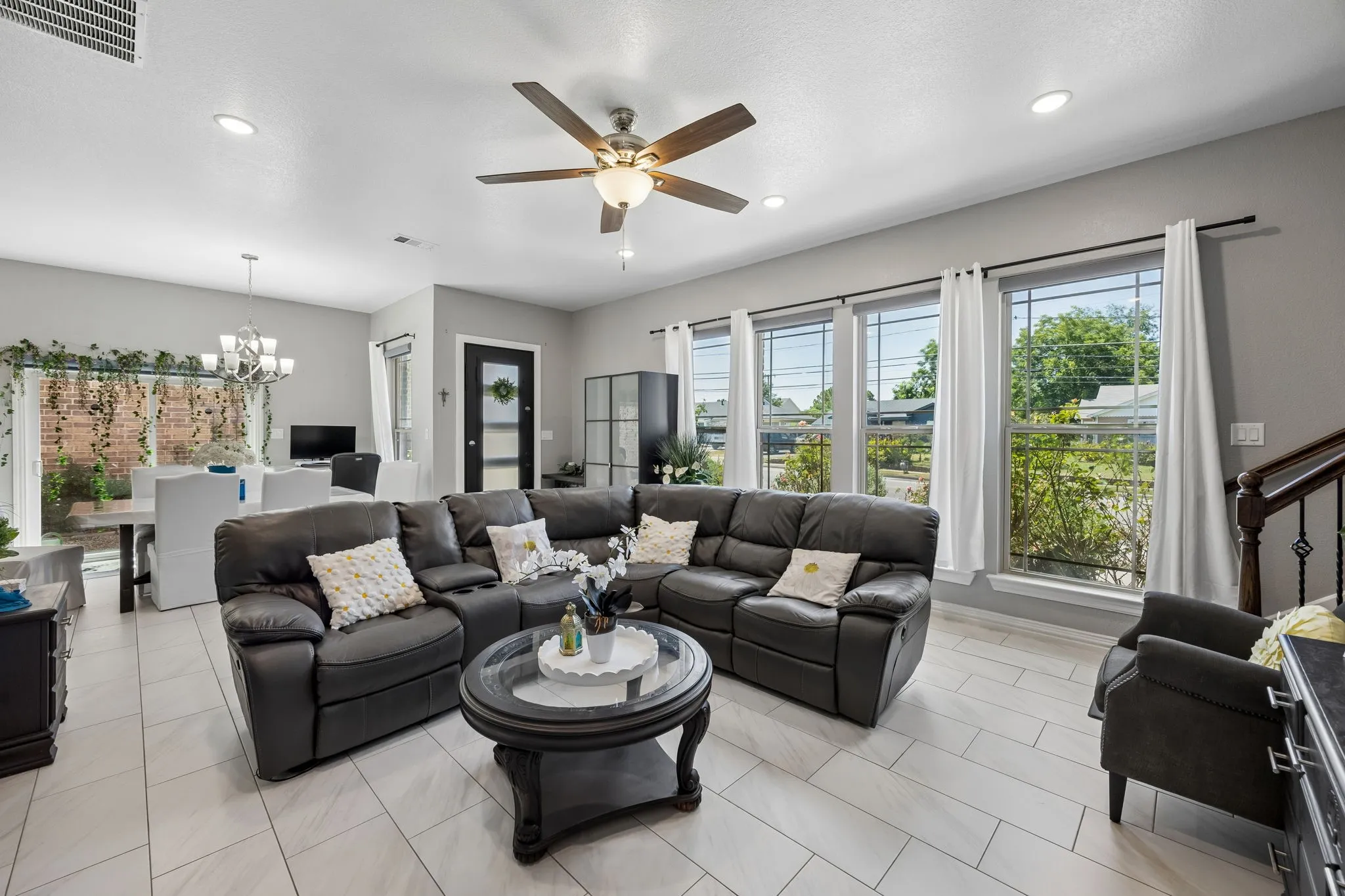 Single Family Residence For Rent in Dallas County , 431 W Pioneer Drive, Irving, Texas 75061, 4 Bedroom, 3 Bathroom, 2 Garage spaces, 2,632 Sqft, built in 2020, mls#21375206, Real Estate Agent in Irving, Homes For Rent in Dallas county, Homes For Rent in Irving, Realtor in Irving Texas, Real Estate Brokerage Independent Realty Texas, Luminita Cordes Realtor