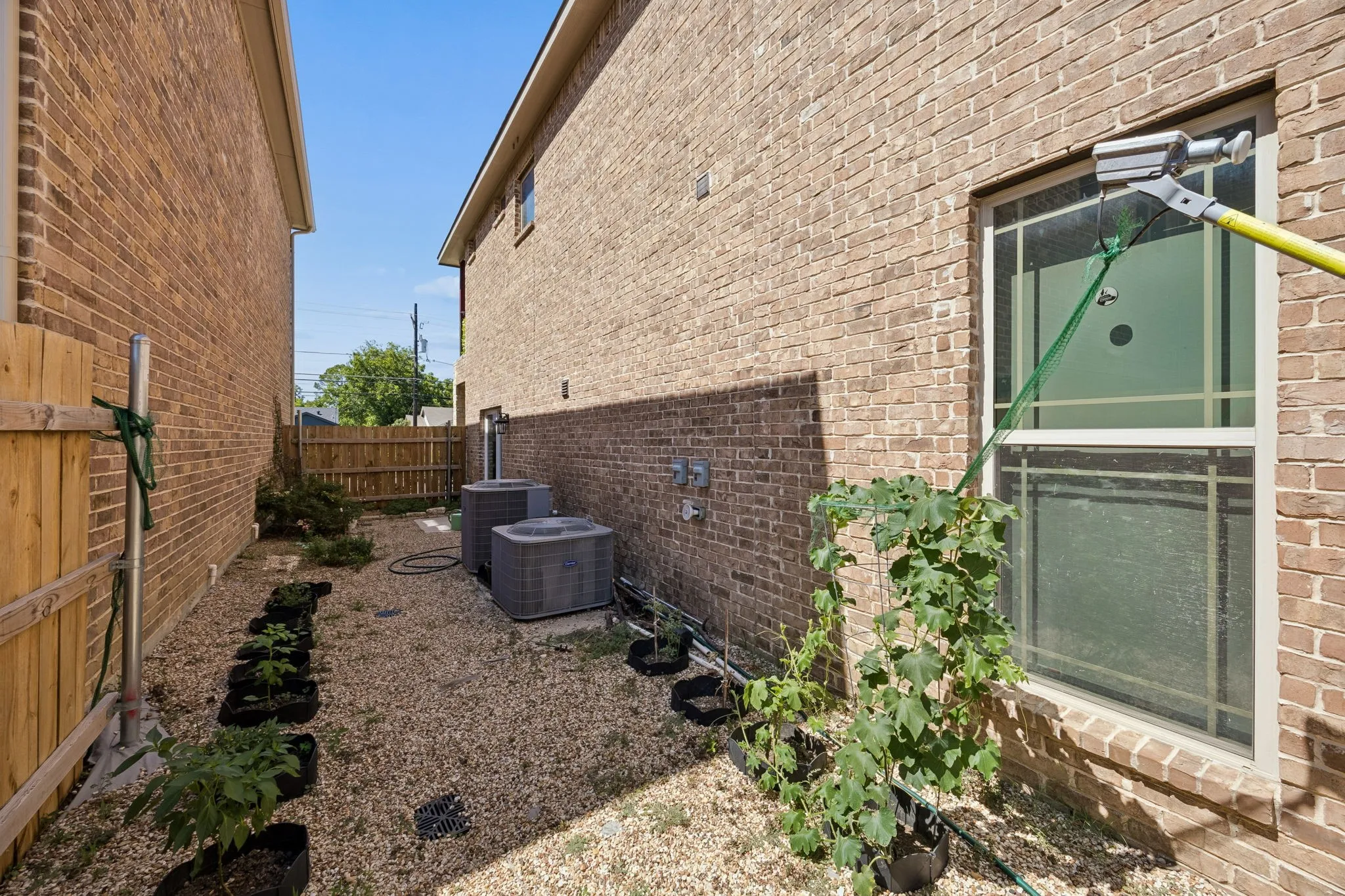 Single Family Residence For Rent in Dallas County , 431 W Pioneer Drive, Irving, Texas 75061, 4 Bedroom, 3 Bathroom, 2 Garage spaces, 2,632 Sqft, built in 2020, mls#21375206, Real Estate Agent in Irving, Homes For Rent in Dallas county, Homes For Rent in Irving, Realtor in Irving Texas, Real Estate Brokerage Independent Realty Texas, Luminita Cordes Realtor