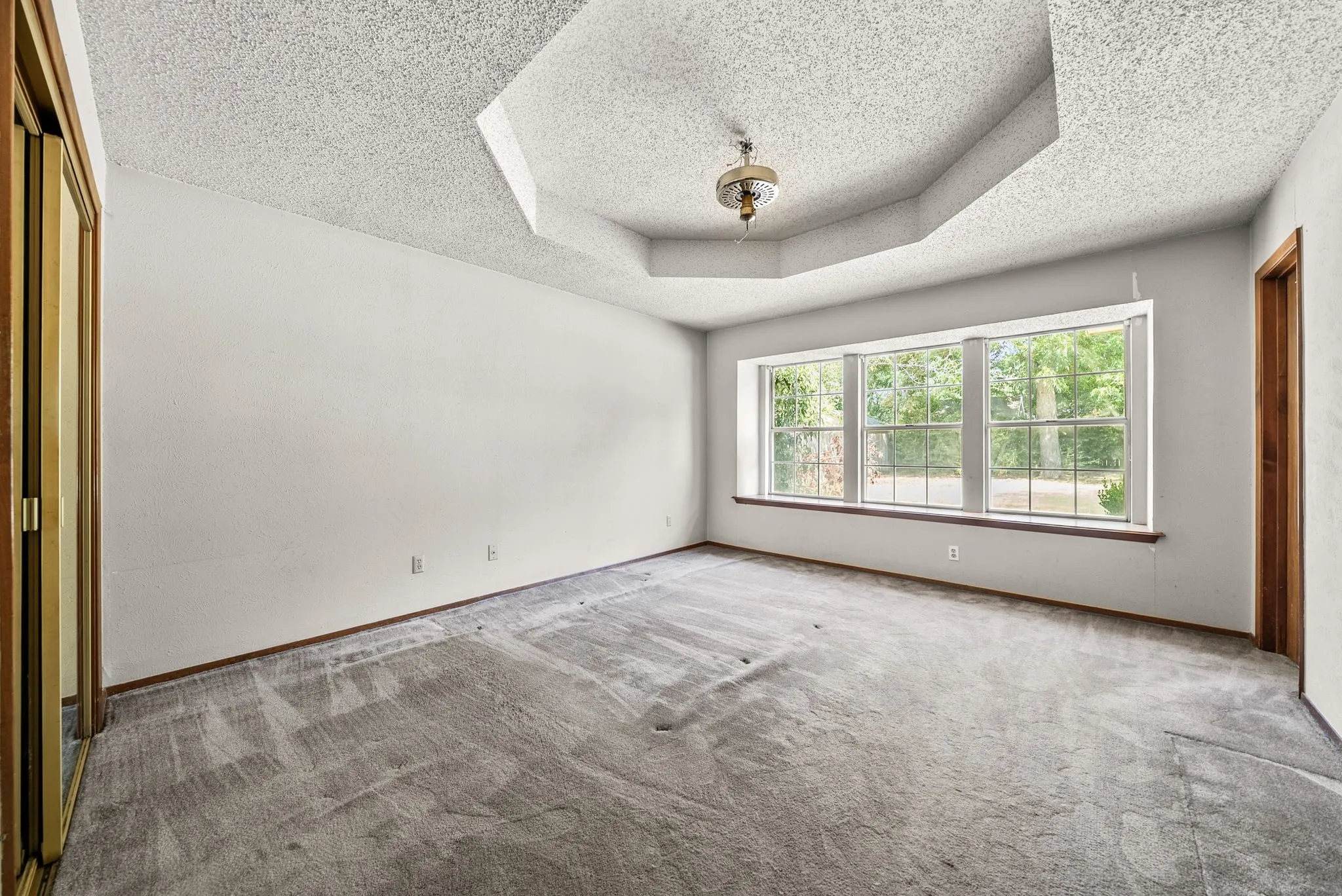 Single Family Residence For Sale in Denton County , 2125 Mayfield Circle, Corinth, Texas 76208, 3 Bedroom, 2 Bathroom, 2 Garage spaces, 1,682 Sqft, built in 1982, mls#21373799, Real Estate Agent in Corinth, Homes For Sale in Denton county, Homes For Sale in Corinth, Realtor in Corinth Texas, Real Estate Brokerage Independent Realty Texas, Luminita Cordes Realtor