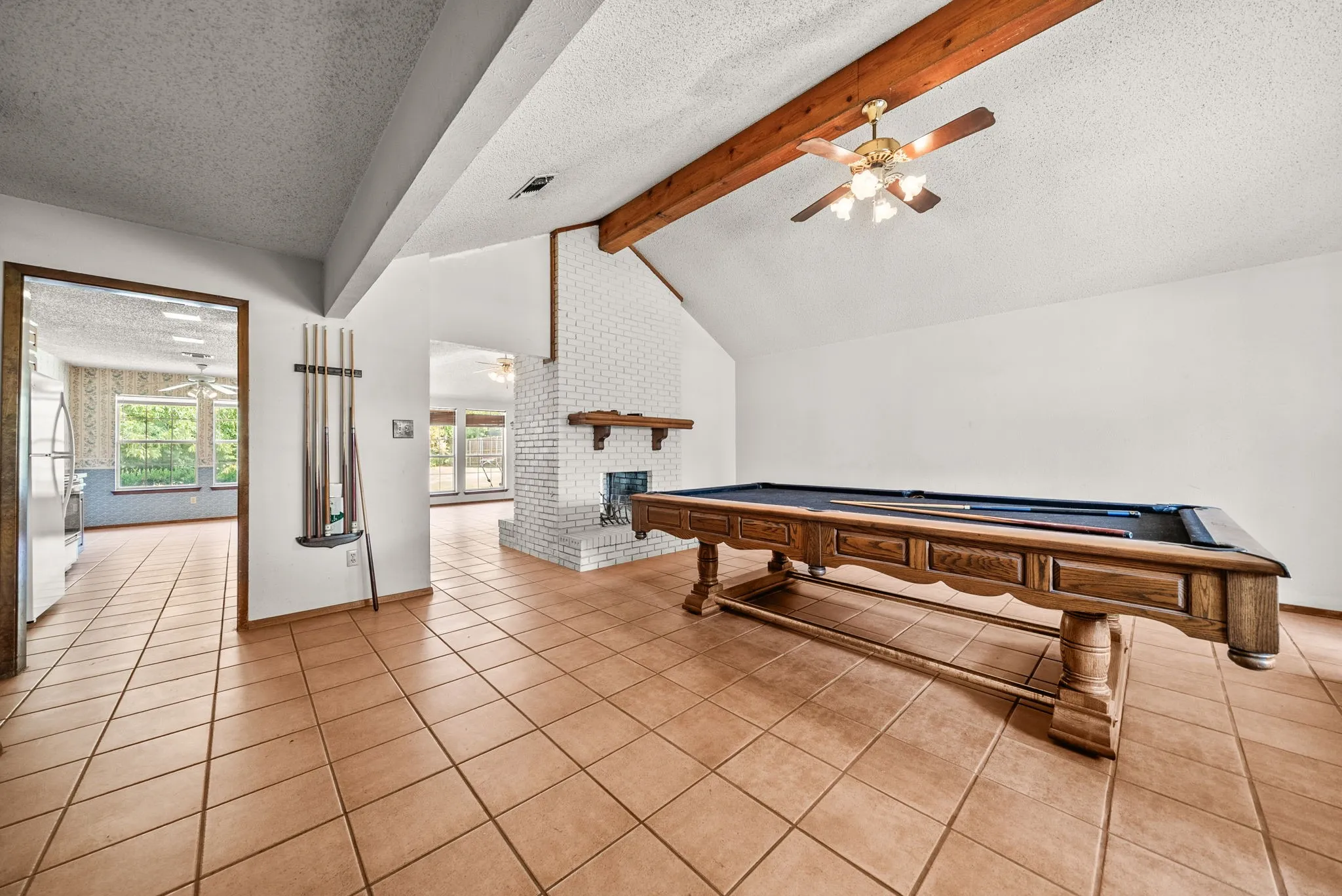 Single Family Residence For Sale in Denton County , 2125 Mayfield Circle, Corinth, Texas 76208, 3 Bedroom, 2 Bathroom, 2 Garage spaces, 1,682 Sqft, built in 1982, mls#21373799, Real Estate Agent in Corinth, Homes For Sale in Denton county, Homes For Sale in Corinth, Realtor in Corinth Texas, Real Estate Brokerage Independent Realty Texas, Luminita Cordes Realtor