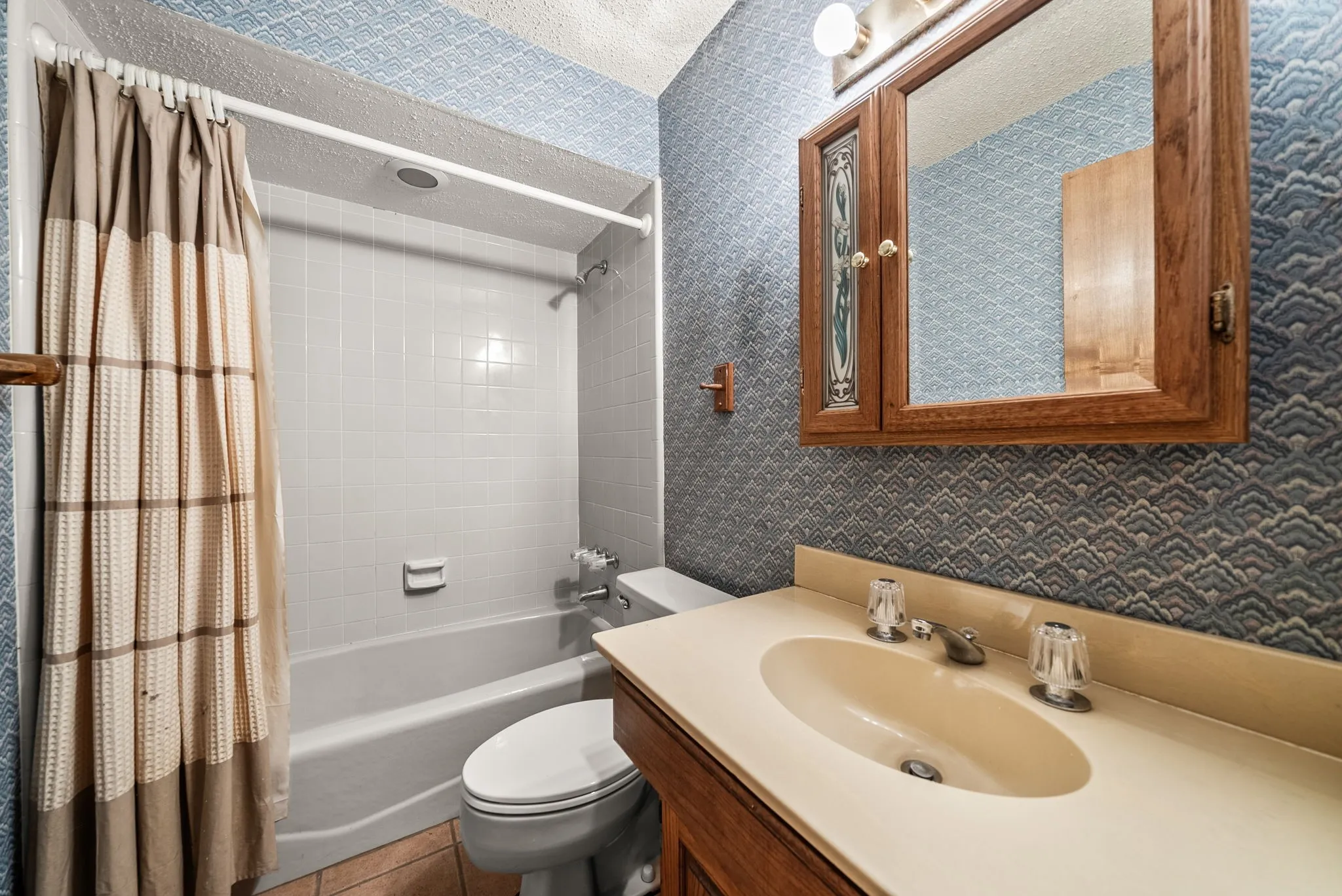 Single Family Residence For Sale in Denton County , 2125 Mayfield Circle, Corinth, Texas 76208, 3 Bedroom, 2 Bathroom, 2 Garage spaces, 1,682 Sqft, built in 1982, mls#21373799, Real Estate Agent in Corinth, Homes For Sale in Denton county, Homes For Sale in Corinth, Realtor in Corinth Texas, Real Estate Brokerage Independent Realty Texas, Luminita Cordes Realtor