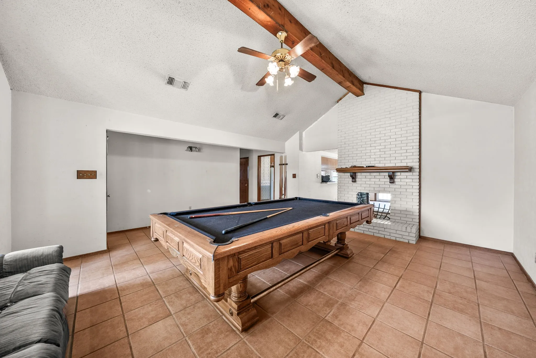 Single Family Residence For Sale in Denton County , 2125 Mayfield Circle, Corinth, Texas 76208, 3 Bedroom, 2 Bathroom, 2 Garage spaces, 1,682 Sqft, built in 1982, mls#21373799, Real Estate Agent in Corinth, Homes For Sale in Denton county, Homes For Sale in Corinth, Realtor in Corinth Texas, Real Estate Brokerage Independent Realty Texas, Luminita Cordes Realtor