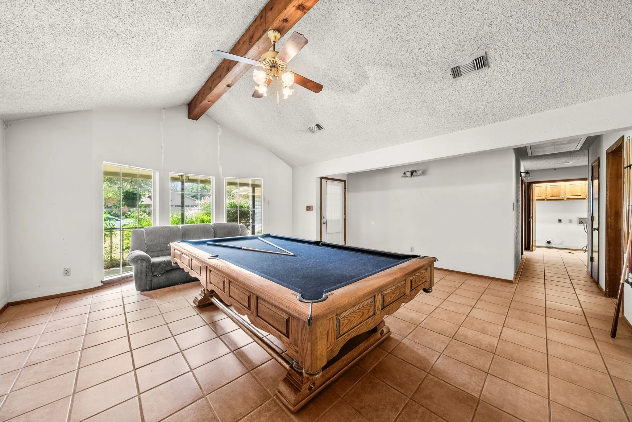 Single Family Residence For Sale in Denton County , 2125 Mayfield Circle, Corinth, Texas 76208, 3 Bedroom, 2 Bathroom, 2 Garage spaces, 1,682 Sqft, built in 1982, mls#21373799, Real Estate Agent in Corinth, Homes For Sale in Denton county, Homes For Sale in Corinth, Realtor in Corinth Texas, Real Estate Brokerage Independent Realty Texas, Luminita Cordes Realtor