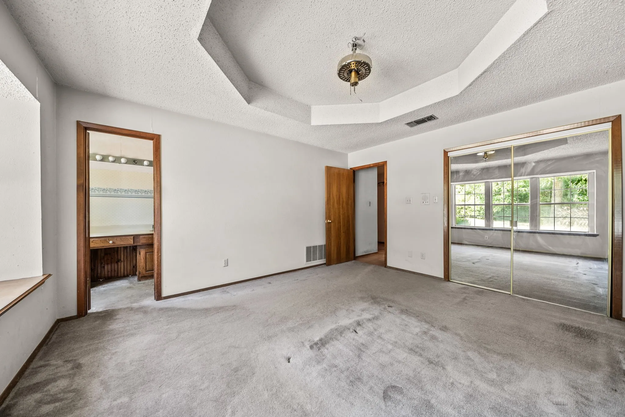 Single Family Residence For Sale in Denton County , 2125 Mayfield Circle, Corinth, Texas 76208, 3 Bedroom, 2 Bathroom, 2 Garage spaces, 1,682 Sqft, built in 1982, mls#21373799, Real Estate Agent in Corinth, Homes For Sale in Denton county, Homes For Sale in Corinth, Realtor in Corinth Texas, Real Estate Brokerage Independent Realty Texas, Luminita Cordes Realtor