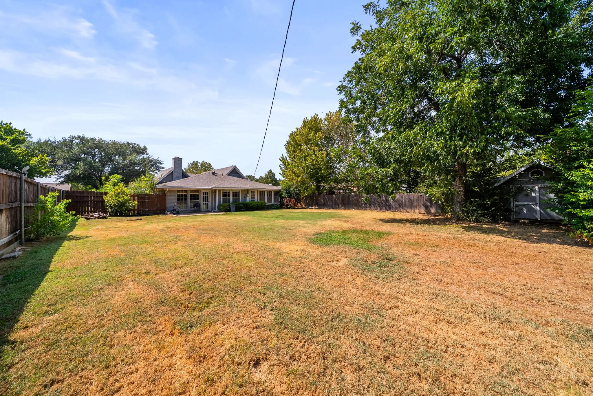 Single Family Residence For Sale in Denton County , 2125 Mayfield Circle, Corinth, Texas 76208, 3 Bedroom, 2 Bathroom, 2 Garage spaces, 1,682 Sqft, built in 1982, mls#21373799, Real Estate Agent in Corinth, Homes For Sale in Denton county, Homes For Sale in Corinth, Realtor in Corinth Texas, Real Estate Brokerage Independent Realty Texas, Luminita Cordes Realtor