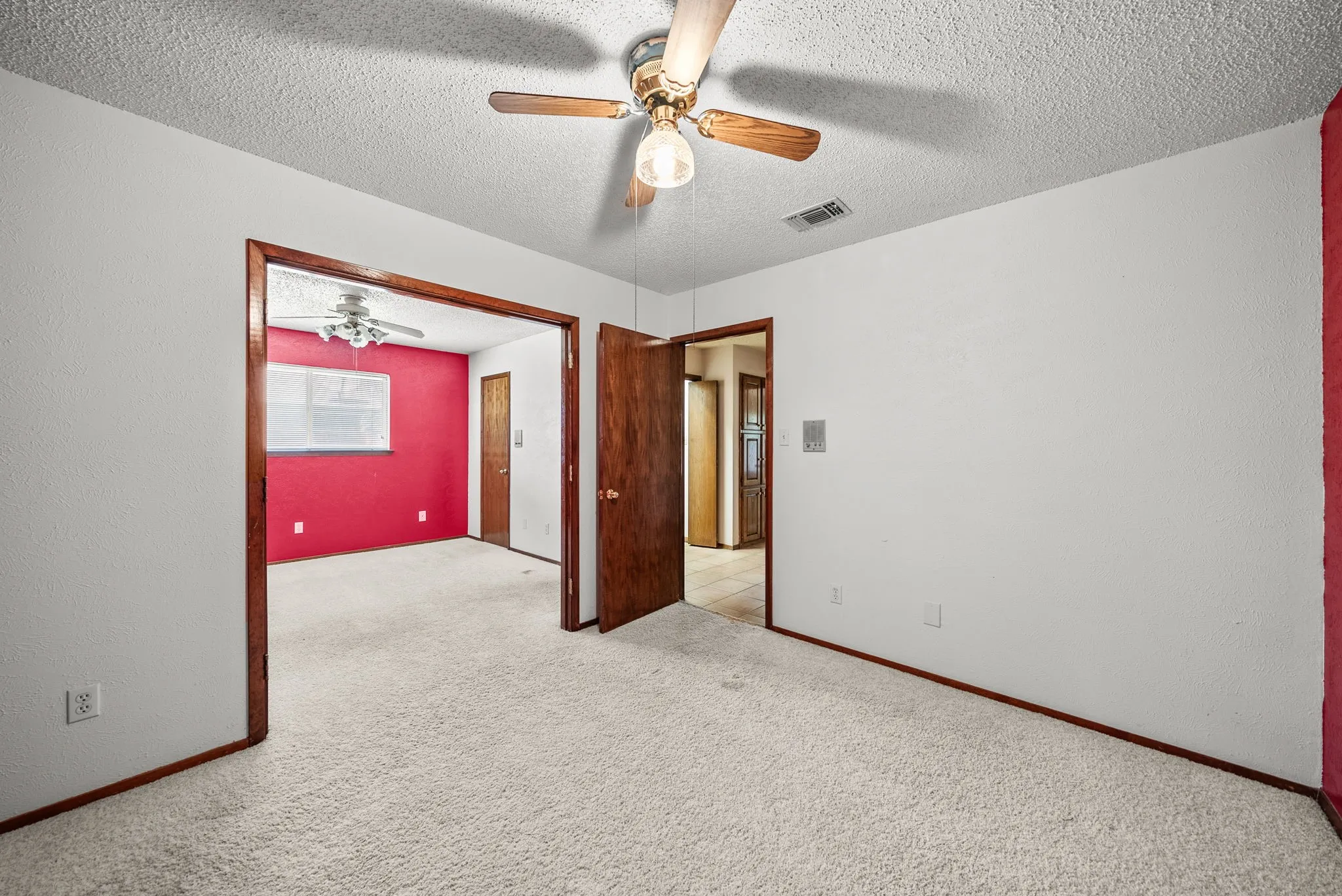Single Family Residence For Sale in Denton County , 2125 Mayfield Circle, Corinth, Texas 76208, 3 Bedroom, 2 Bathroom, 2 Garage spaces, 1,682 Sqft, built in 1982, mls#21373799, Real Estate Agent in Corinth, Homes For Sale in Denton county, Homes For Sale in Corinth, Realtor in Corinth Texas, Real Estate Brokerage Independent Realty Texas, Luminita Cordes Realtor