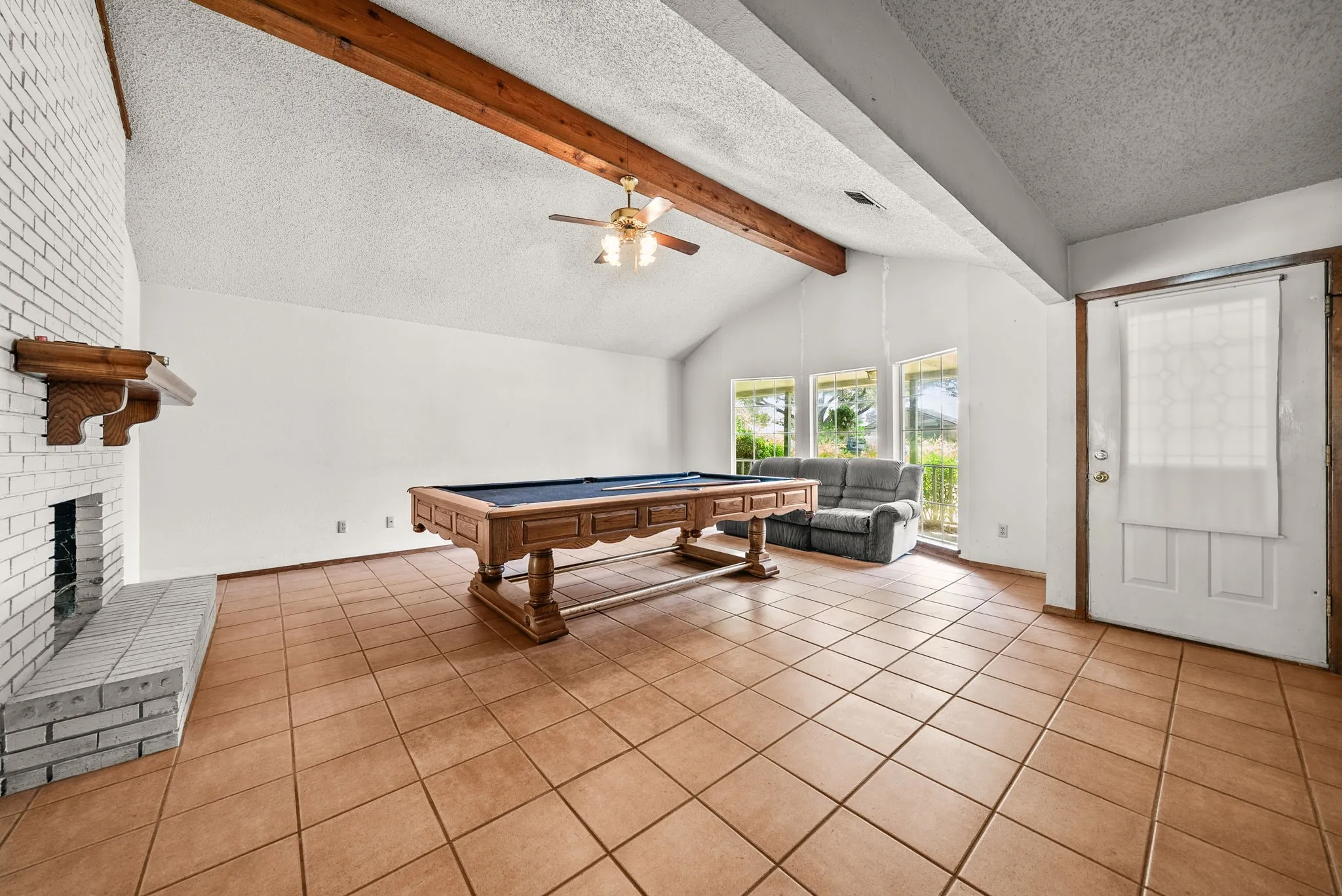 Single Family Residence For Sale in Denton County , 2125 Mayfield Circle, Corinth, Texas 76208, 3 Bedroom, 2 Bathroom, 2 Garage spaces, 1,682 Sqft, built in 1982, mls#21373799, Real Estate Agent in Corinth, Homes For Sale in Denton county, Homes For Sale in Corinth, Realtor in Corinth Texas, Real Estate Brokerage Independent Realty Texas, Luminita Cordes Realtor