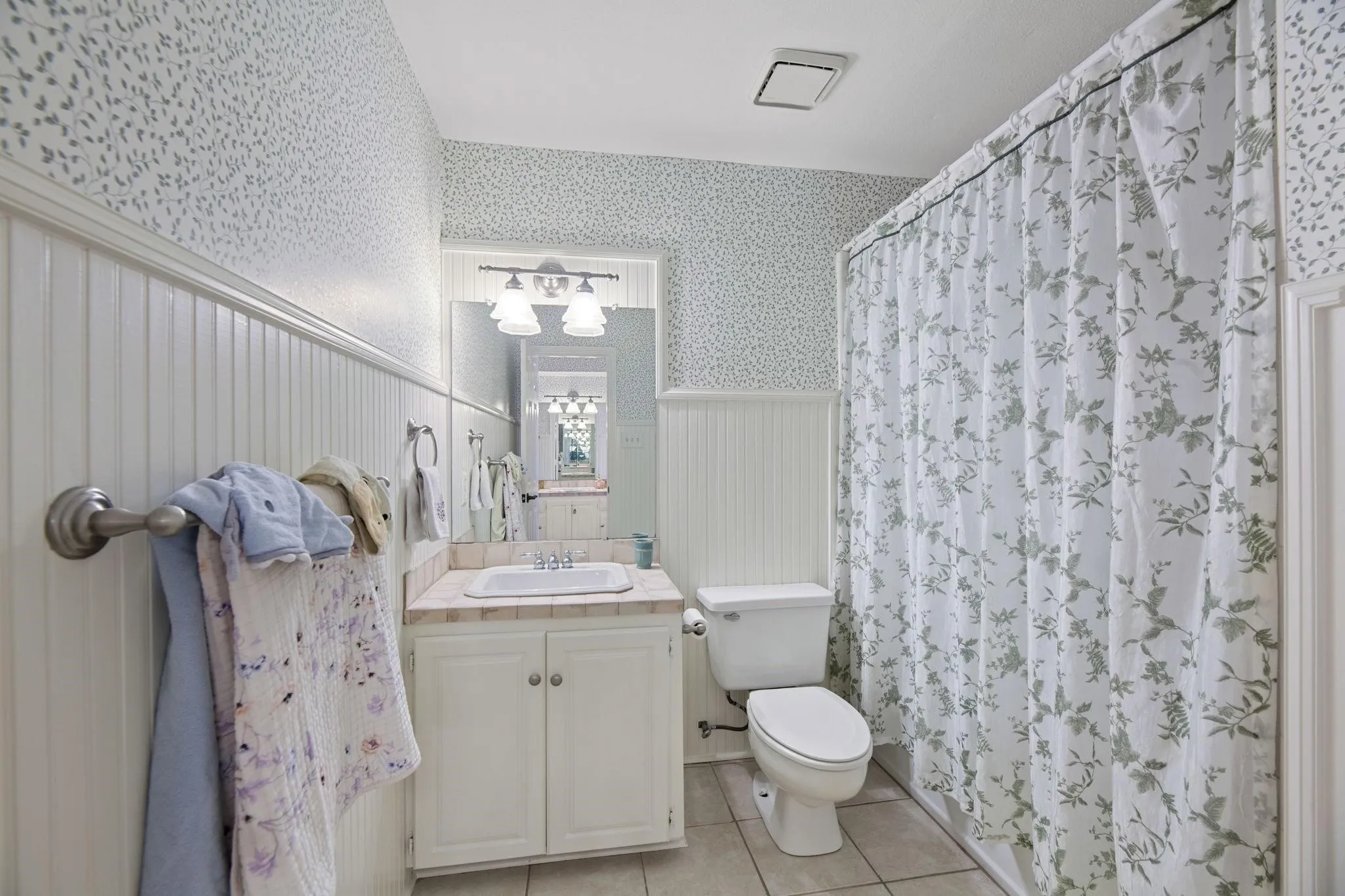 Single Family Residence For Sale in Rockwall County , 601 Carriage Trail, Rockwall, Texas 75087, 4 Bedroom, 4 Bathroom, 2 Garage spaces, 3,162 Sqft, built in 1983, mls#21375163, Real Estate Agent in Rockwall, Homes For Sale in Rockwall county, Homes For Sale in Rockwall, Realtor in Rockwall Texas, Real Estate Brokerage Independent Realty Texas, Luminita Cordes Realtor