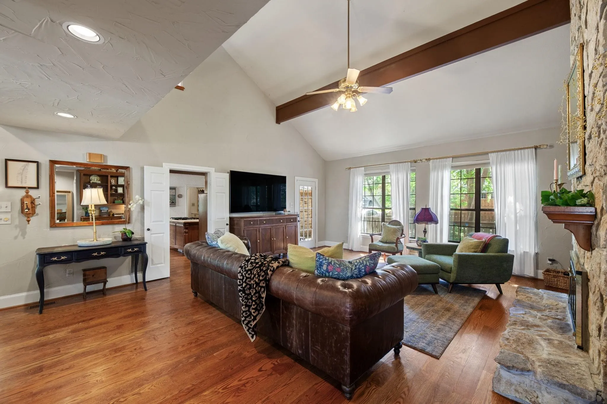 Single Family Residence For Sale in Rockwall County , 601 Carriage Trail, Rockwall, Texas 75087, 4 Bedroom, 4 Bathroom, 2 Garage spaces, 3,162 Sqft, built in 1983, mls#21375163, Real Estate Agent in Rockwall, Homes For Sale in Rockwall county, Homes For Sale in Rockwall, Realtor in Rockwall Texas, Real Estate Brokerage Independent Realty Texas, Luminita Cordes Realtor