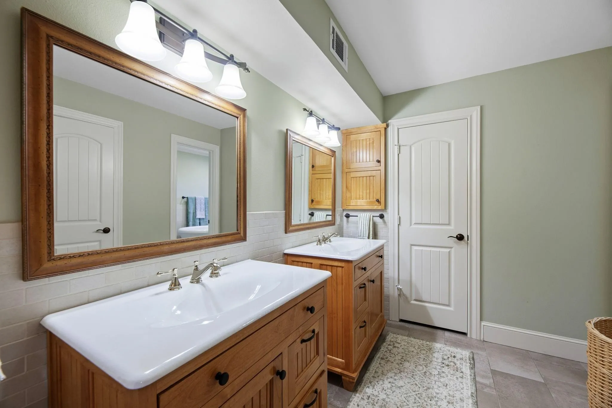 Single Family Residence For Sale in Rockwall County , 601 Carriage Trail, Rockwall, Texas 75087, 4 Bedroom, 4 Bathroom, 2 Garage spaces, 3,162 Sqft, built in 1983, mls#21375163, Real Estate Agent in Rockwall, Homes For Sale in Rockwall county, Homes For Sale in Rockwall, Realtor in Rockwall Texas, Real Estate Brokerage Independent Realty Texas, Luminita Cordes Realtor