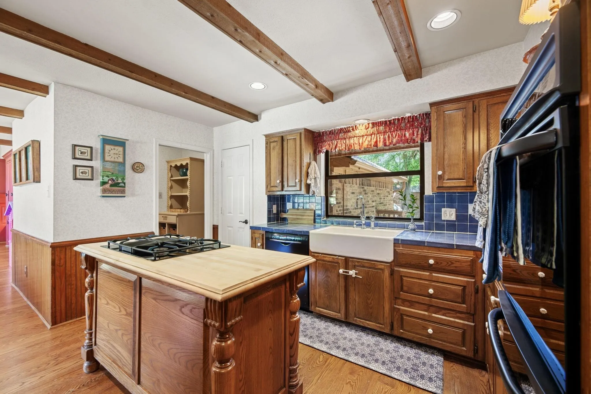 Single Family Residence For Sale in Rockwall County , 601 Carriage Trail, Rockwall, Texas 75087, 4 Bedroom, 4 Bathroom, 2 Garage spaces, 3,162 Sqft, built in 1983, mls#21375163, Real Estate Agent in Rockwall, Homes For Sale in Rockwall county, Homes For Sale in Rockwall, Realtor in Rockwall Texas, Real Estate Brokerage Independent Realty Texas, Luminita Cordes Realtor