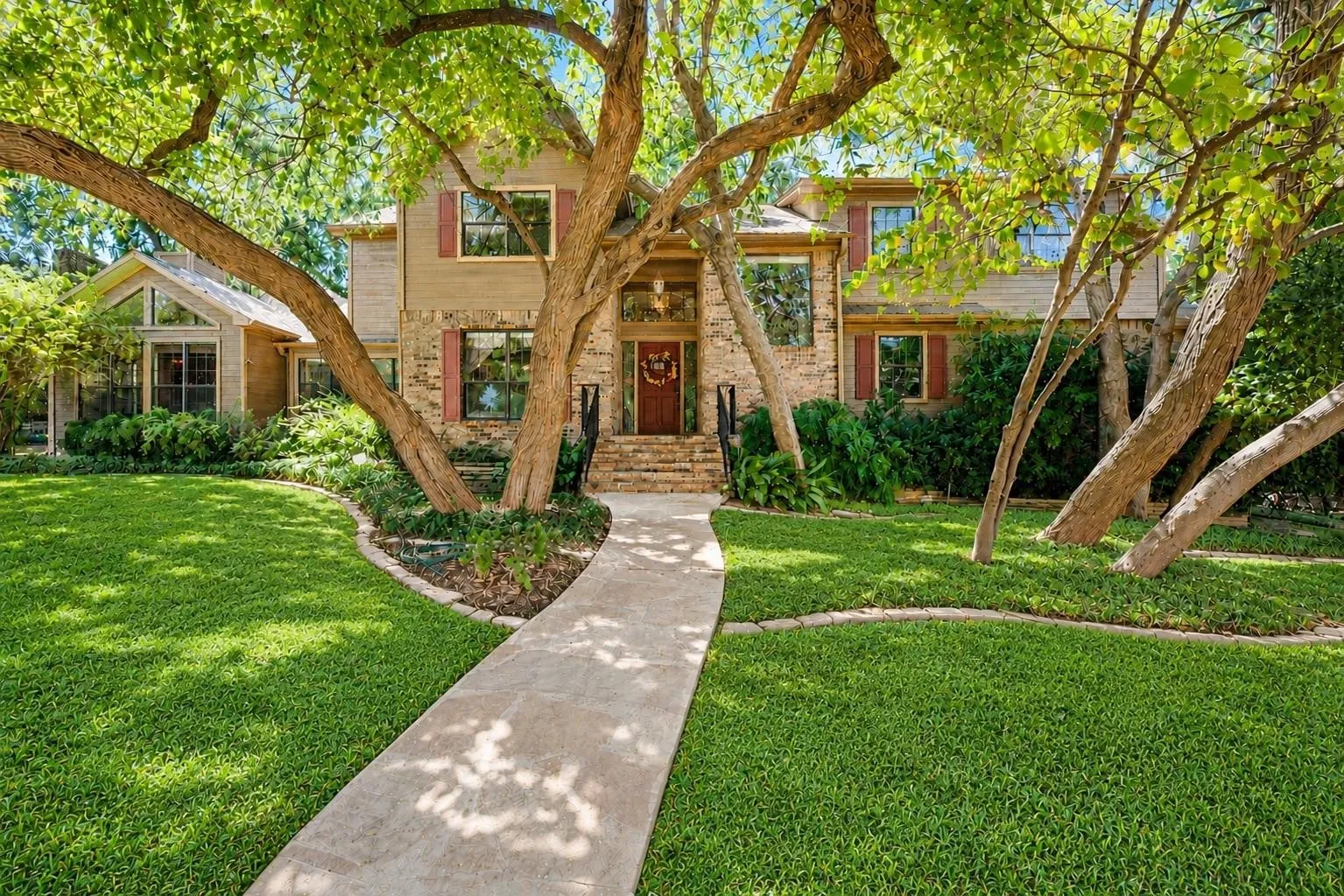 Single Family Residence For Sale in Rockwall County , 601 Carriage Trail, Rockwall, Texas 75087, 4 Bedroom, 4 Bathroom, 2 Garage spaces, 3,162 Sqft, built in 1983, mls#21375163, Real Estate Agent in Rockwall, Homes For Sale in Rockwall county, Homes For Sale in Rockwall, Realtor in Rockwall Texas, Real Estate Brokerage Independent Realty Texas, Luminita Cordes Realtor