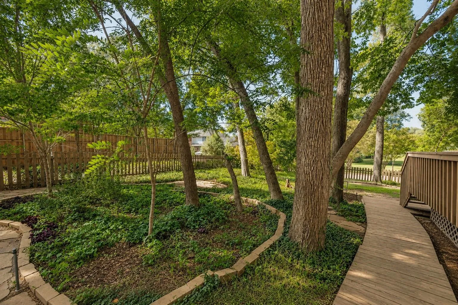 Single Family Residence For Sale in Rockwall County , 601 Carriage Trail, Rockwall, Texas 75087, 4 Bedroom, 4 Bathroom, 2 Garage spaces, 3,162 Sqft, built in 1983, mls#21375163, Real Estate Agent in Rockwall, Homes For Sale in Rockwall county, Homes For Sale in Rockwall, Realtor in Rockwall Texas, Real Estate Brokerage Independent Realty Texas, Luminita Cordes Realtor