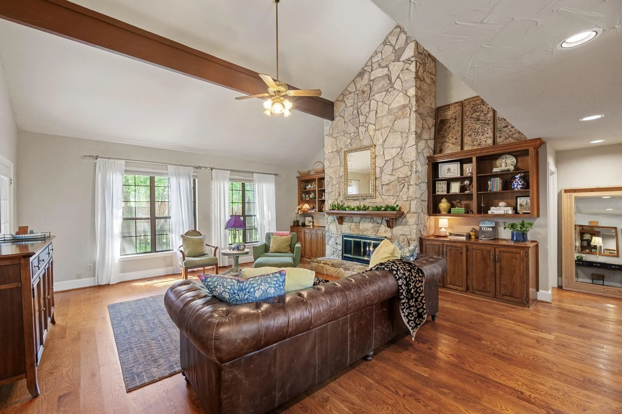 Single Family Residence For Sale in Rockwall County , 601 Carriage Trail, Rockwall, Texas 75087, 4 Bedroom, 4 Bathroom, 2 Garage spaces, 3,162 Sqft, built in 1983, mls#21375163, Real Estate Agent in Rockwall, Homes For Sale in Rockwall county, Homes For Sale in Rockwall, Realtor in Rockwall Texas, Real Estate Brokerage Independent Realty Texas, Luminita Cordes Realtor