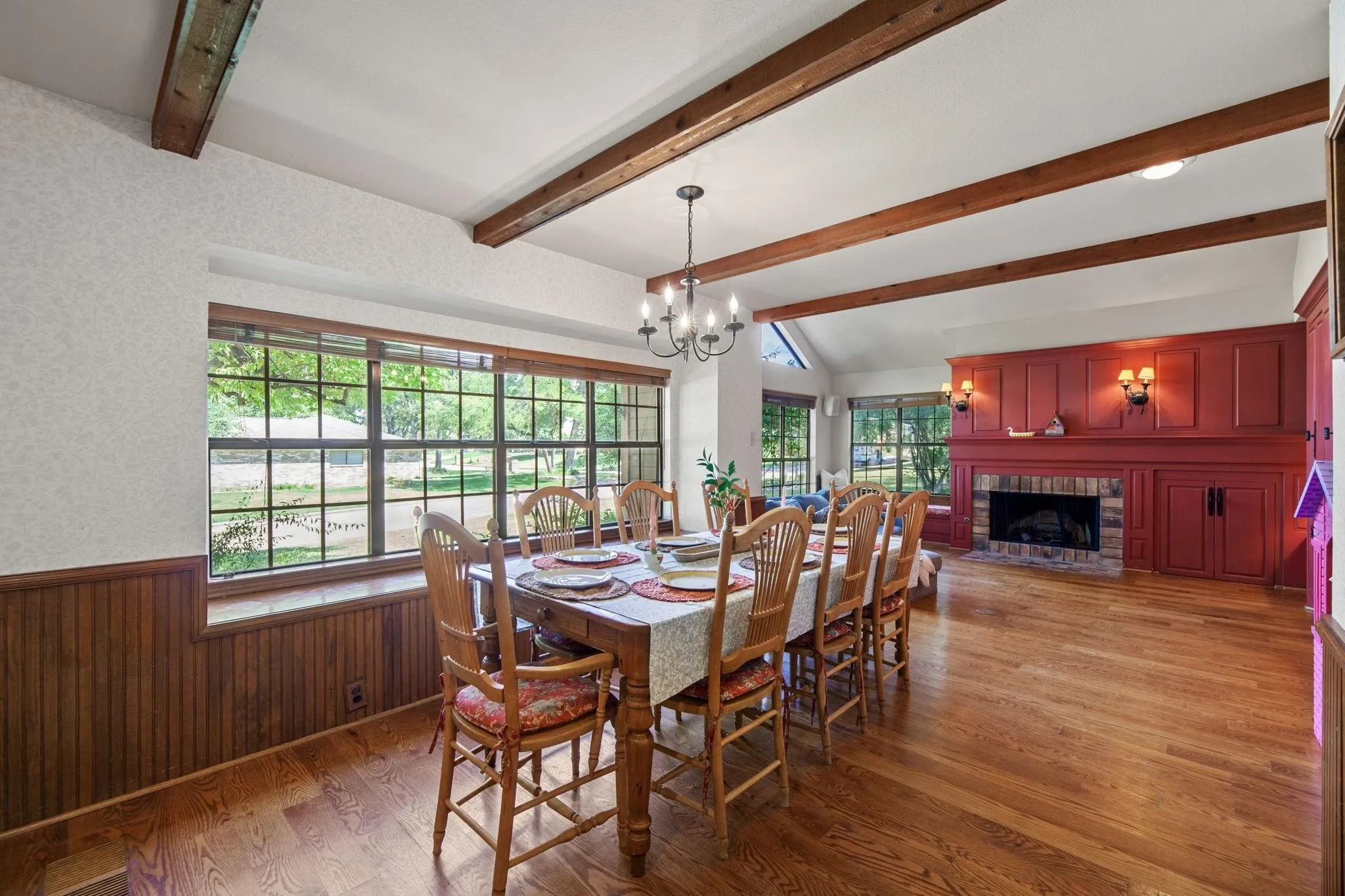 Single Family Residence For Sale in Rockwall County , 601 Carriage Trail, Rockwall, Texas 75087, 4 Bedroom, 4 Bathroom, 2 Garage spaces, 3,162 Sqft, built in 1983, mls#21375163, Real Estate Agent in Rockwall, Homes For Sale in Rockwall county, Homes For Sale in Rockwall, Realtor in Rockwall Texas, Real Estate Brokerage Independent Realty Texas, Luminita Cordes Realtor